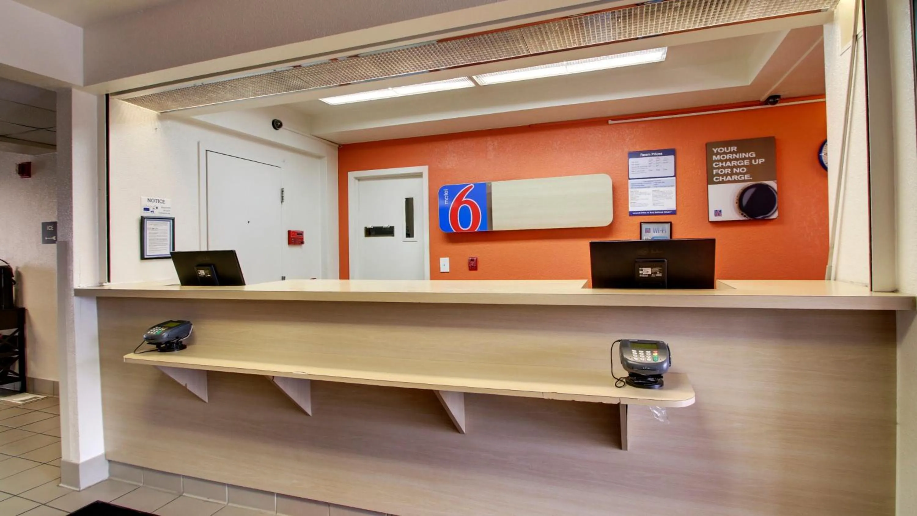 Lobby or reception in Motel 6-Altoona, IA - Des Moines East