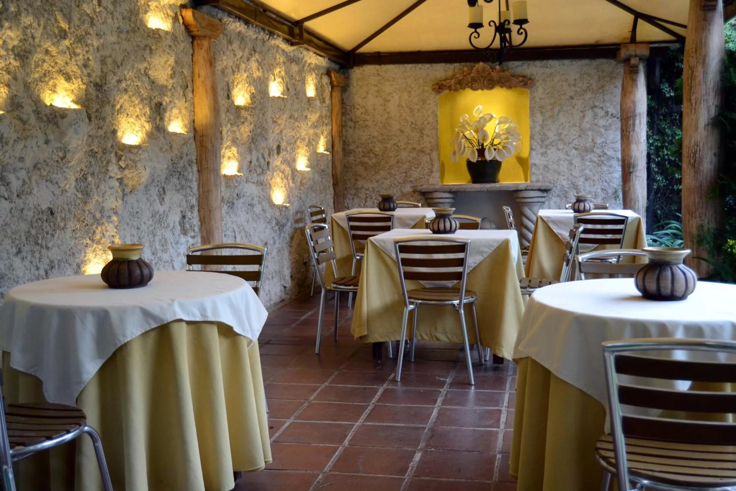 Restaurant/places to eat in Hostal Villa Toscana