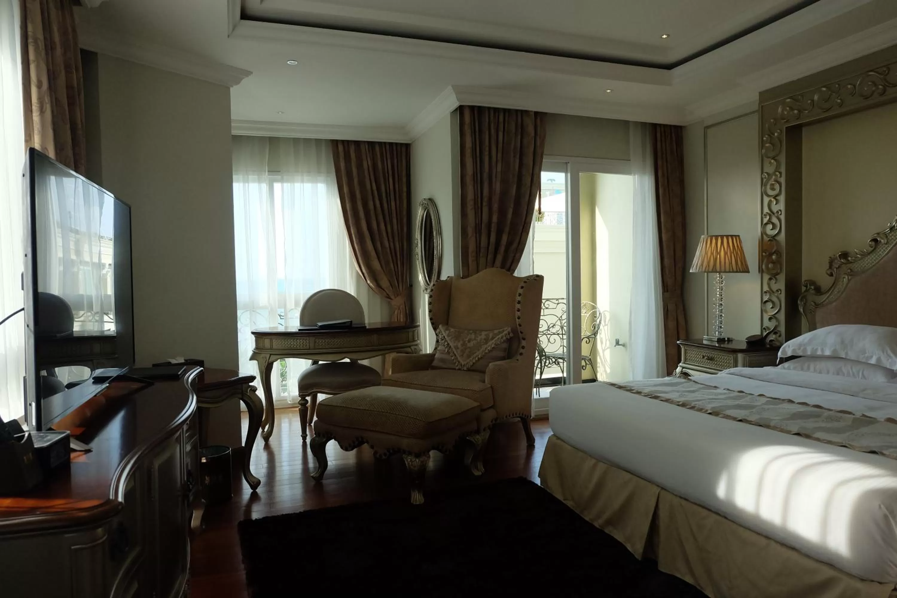 TV and multimedia, Bed in LK The Empress