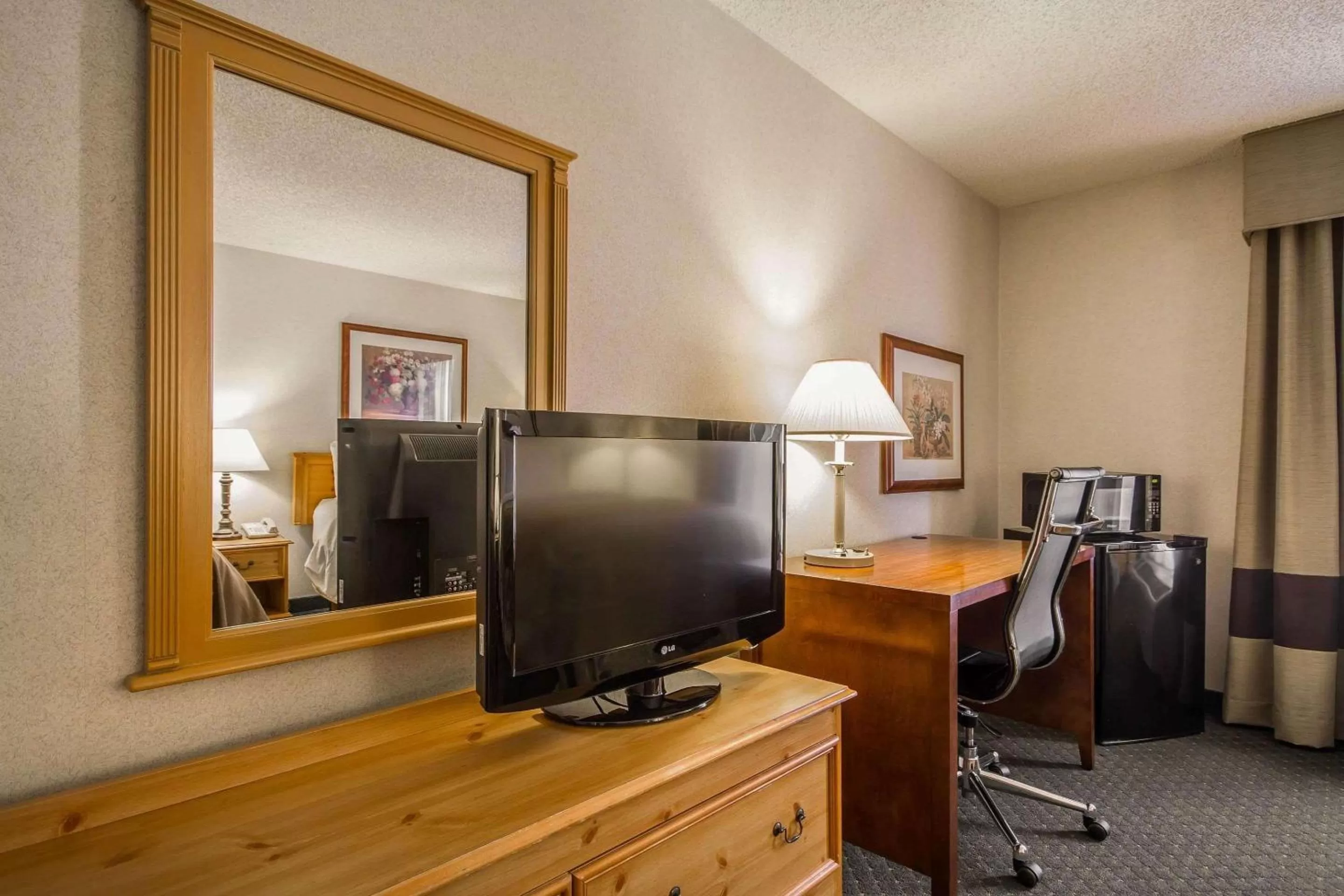 Photo of the whole room in Comfort Inn Fond Du Lac