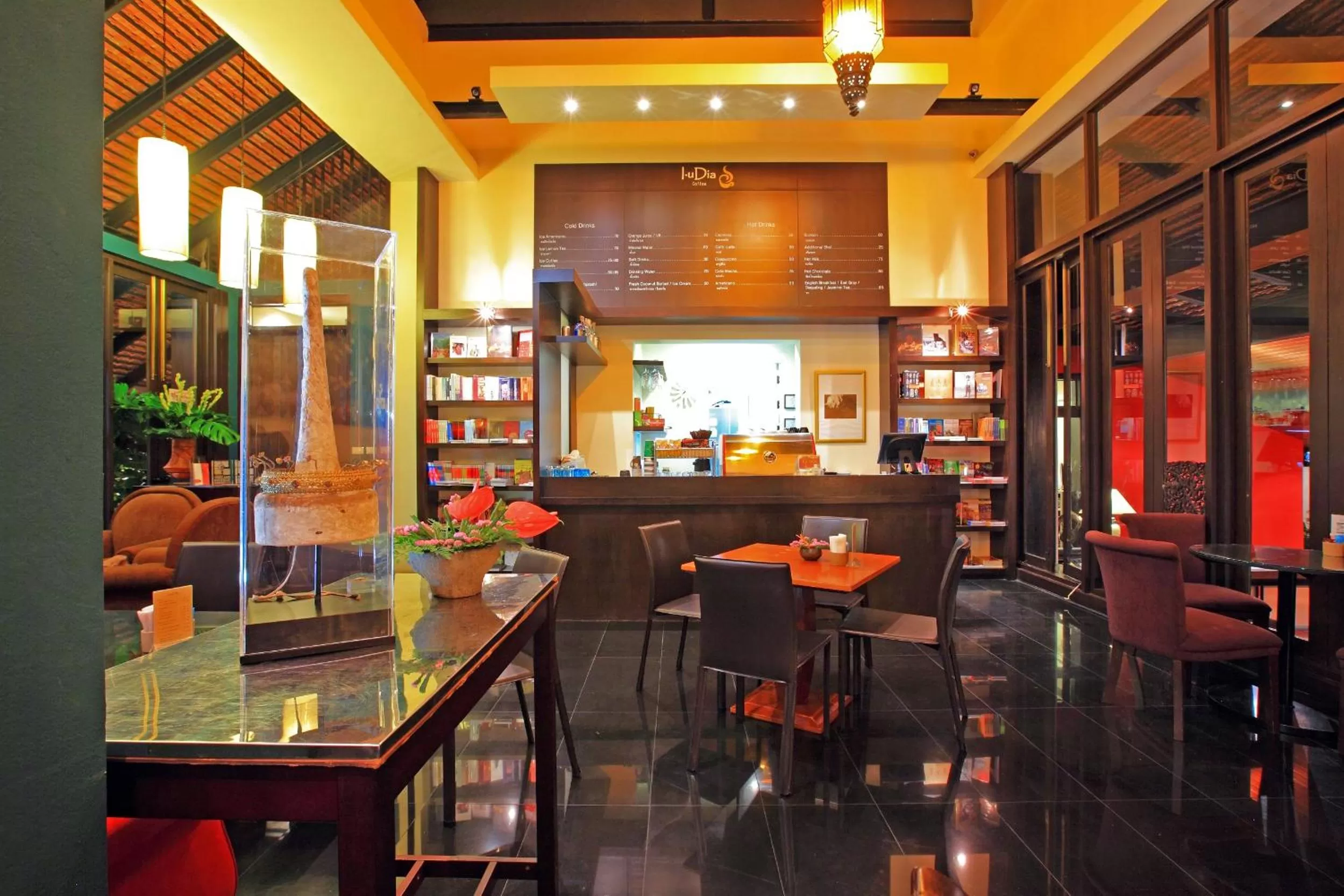 Restaurant/places to eat in iuDia Hotel