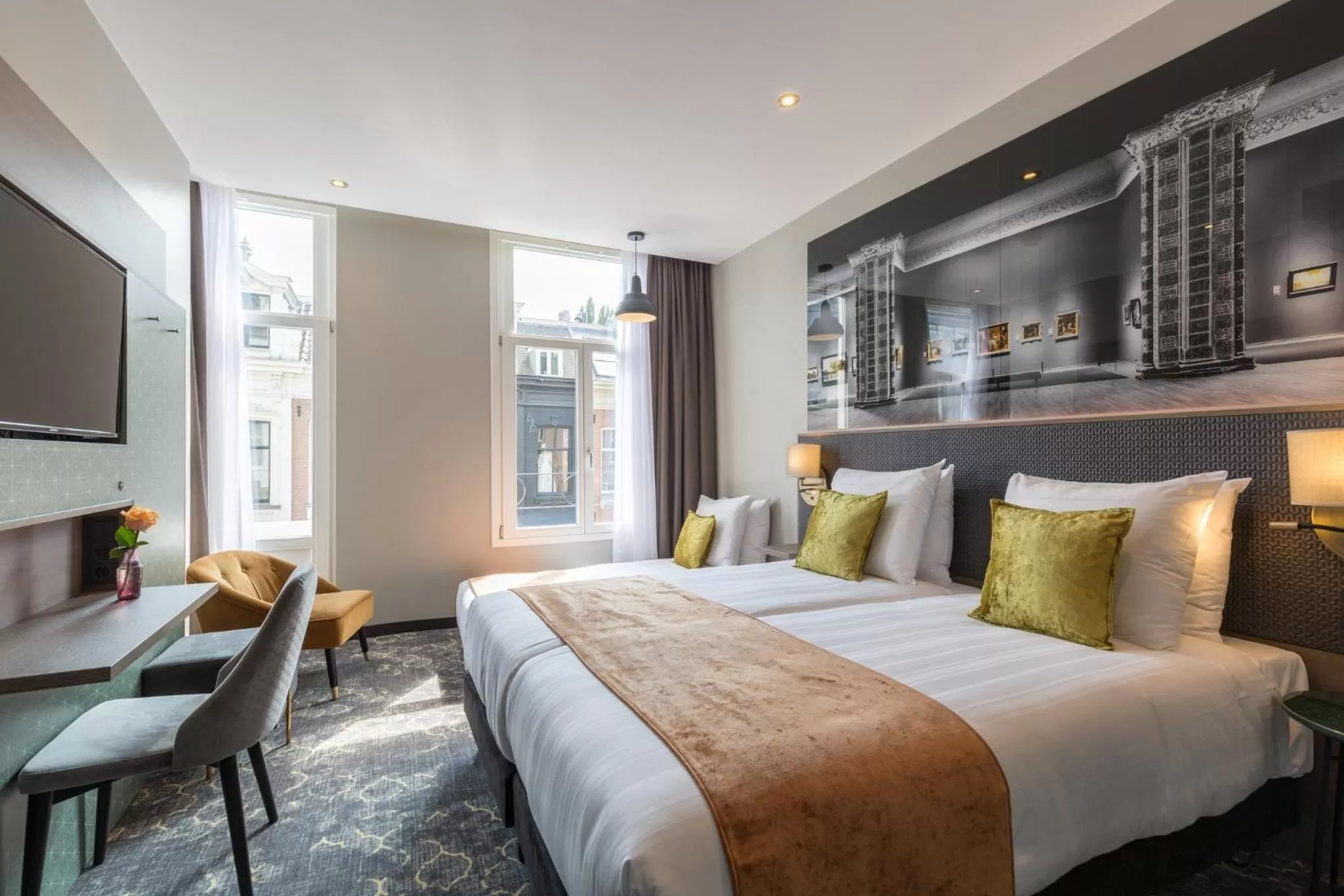 Photo of the whole room, Bed in Leonardo Boutique Museumhotel