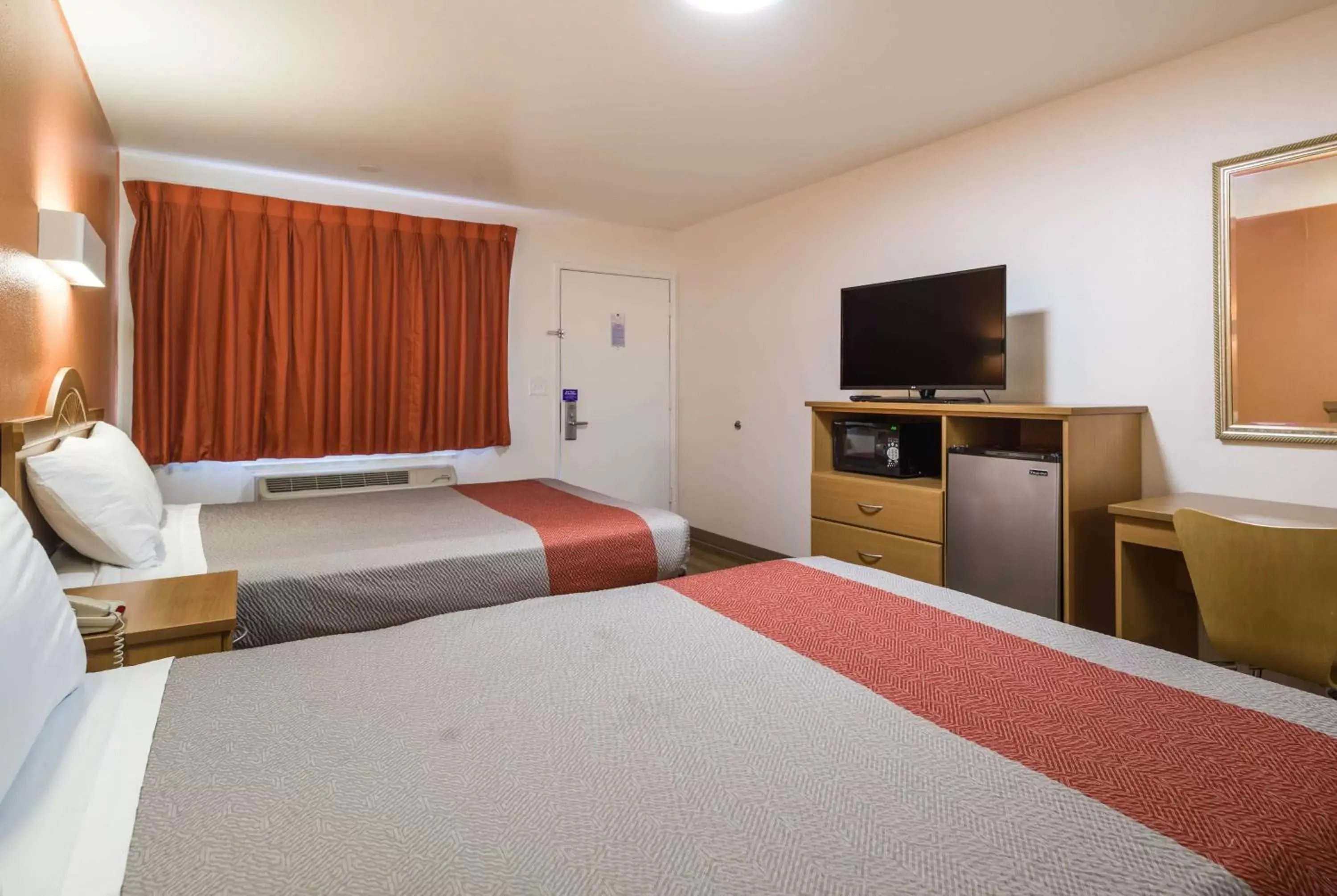 Deluxe Queen Room with Two Queen Beds - Smoking in Motel 6-Concord, CA Deluxe Queen Room with Two Queen Beds - Smoking in Motel 6-Concord, CA