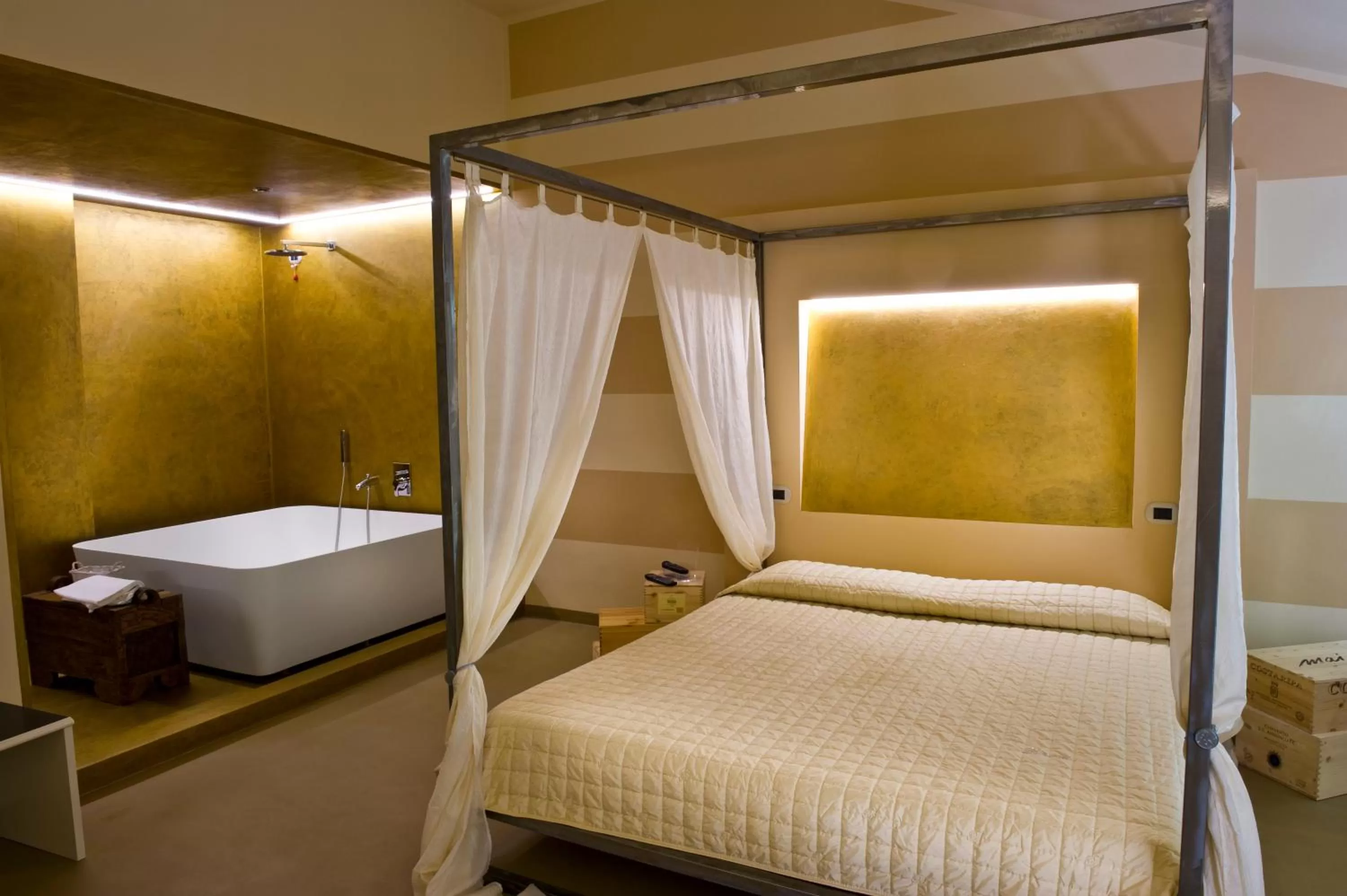 Photo of the whole room, Bed in Alessi Hotel Trattoria