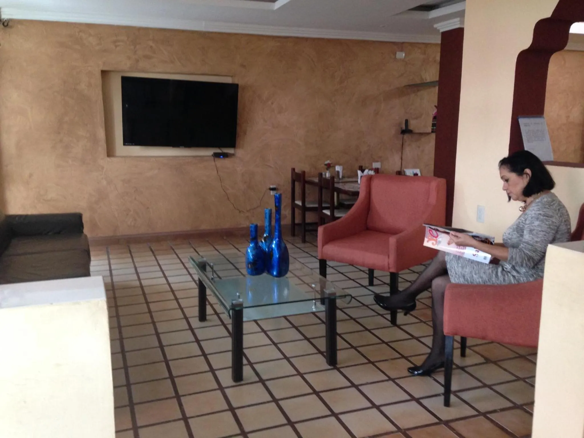 Communal lounge/ TV room in Hotel Moreno
