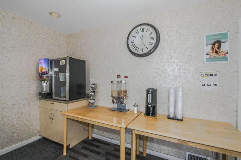 Coffee/tea facilities in Canadas Best Value Inn Chinook Station