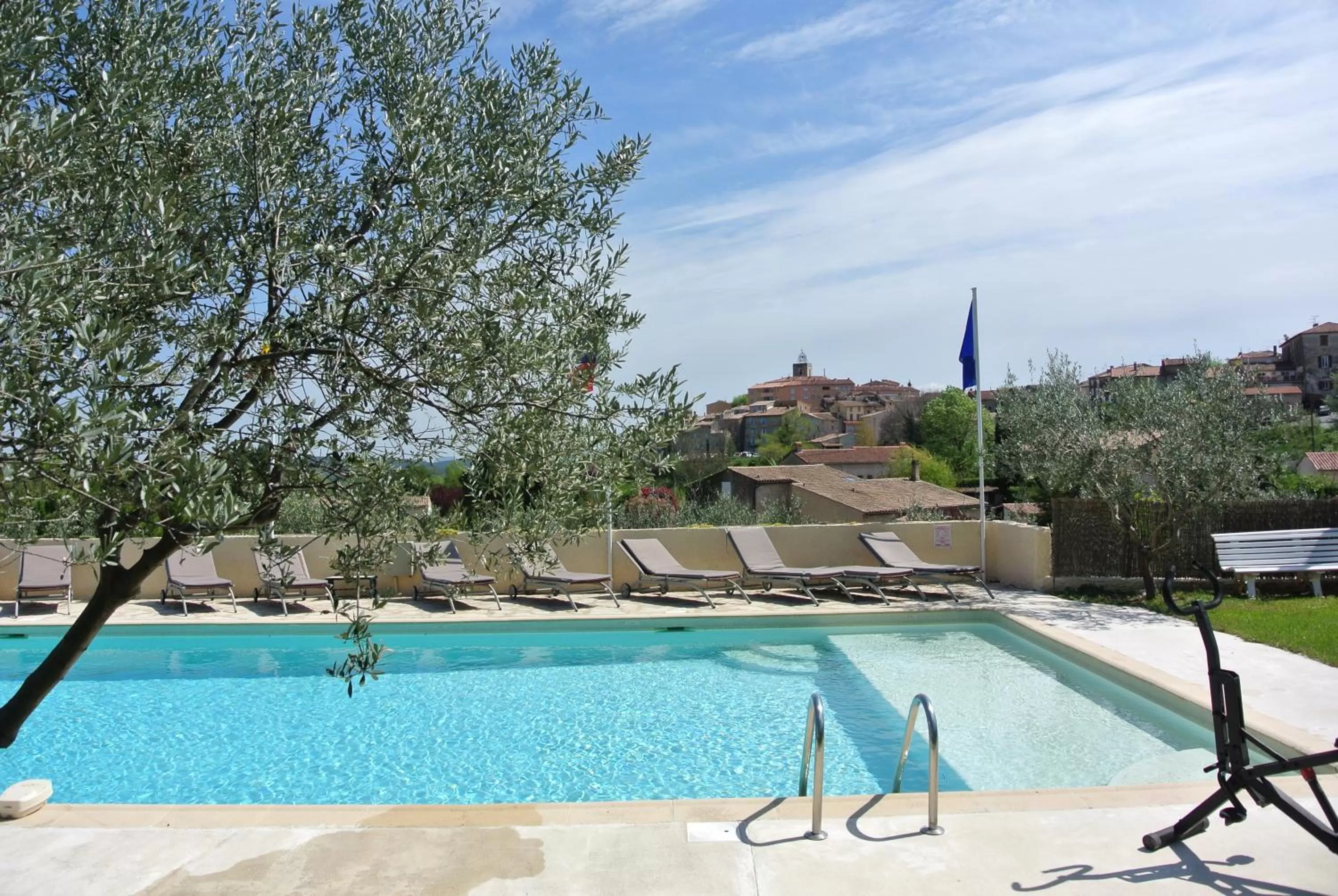 Swimming pool in La Vieille Bastide