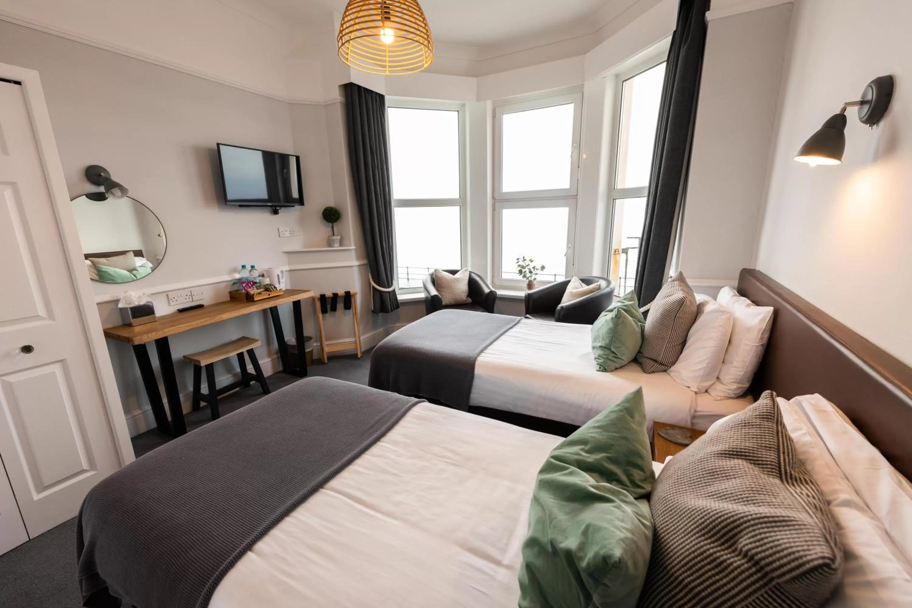 Photo of the whole room, Bed in The Elizabeth