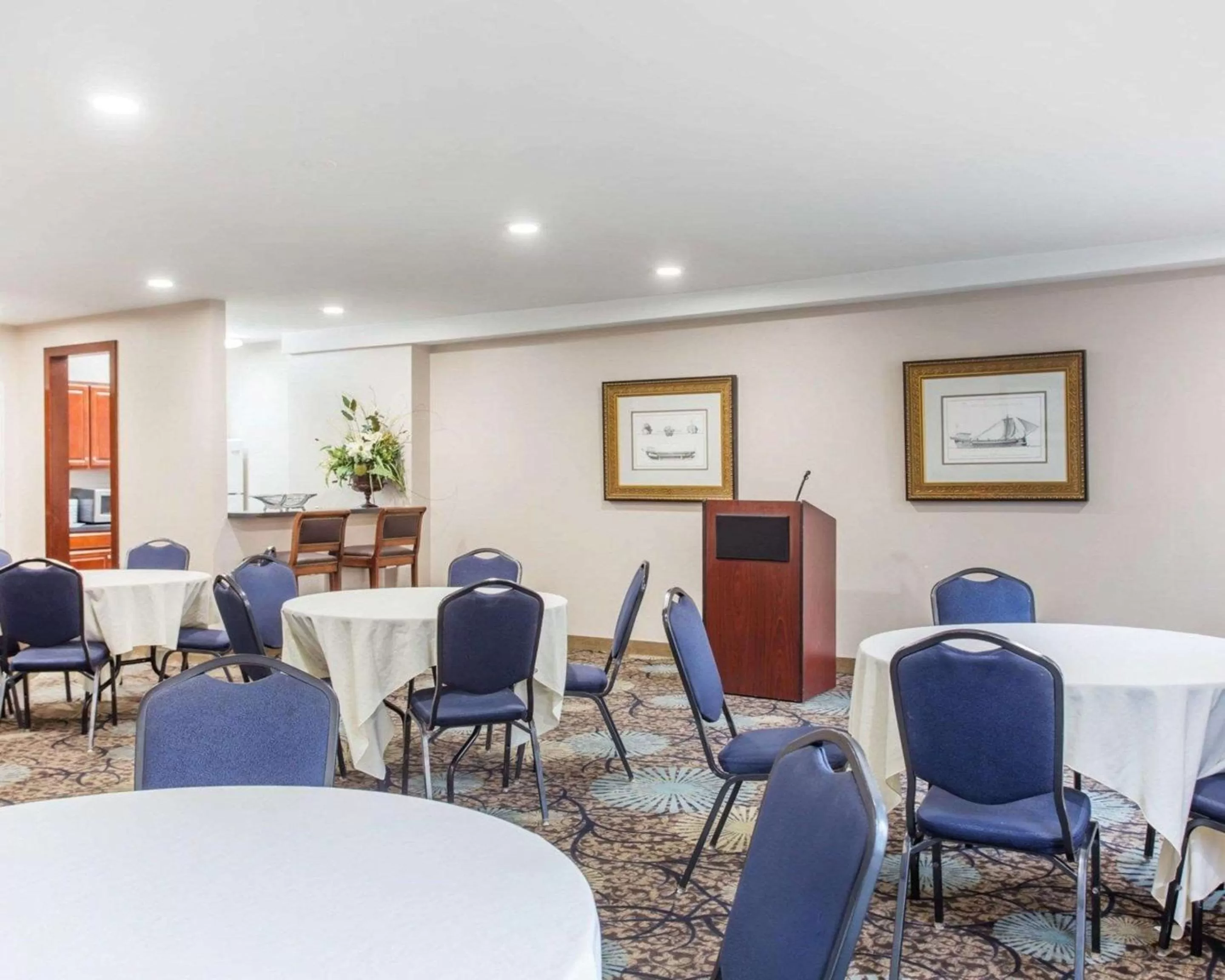 Banquet/Function facilities in Comfort Inn & Suites Patriots Point