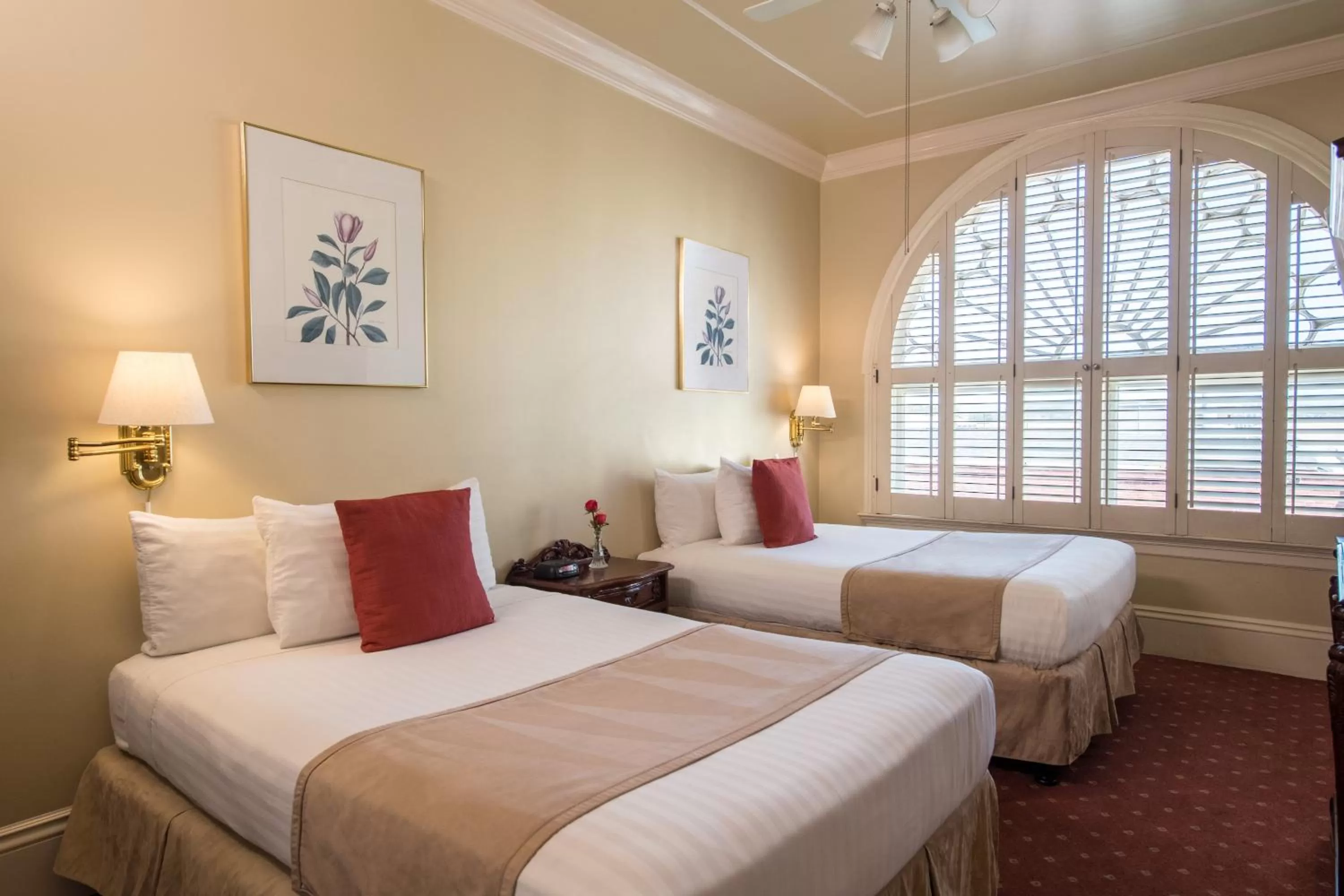 Bed in The Monterey Hotel