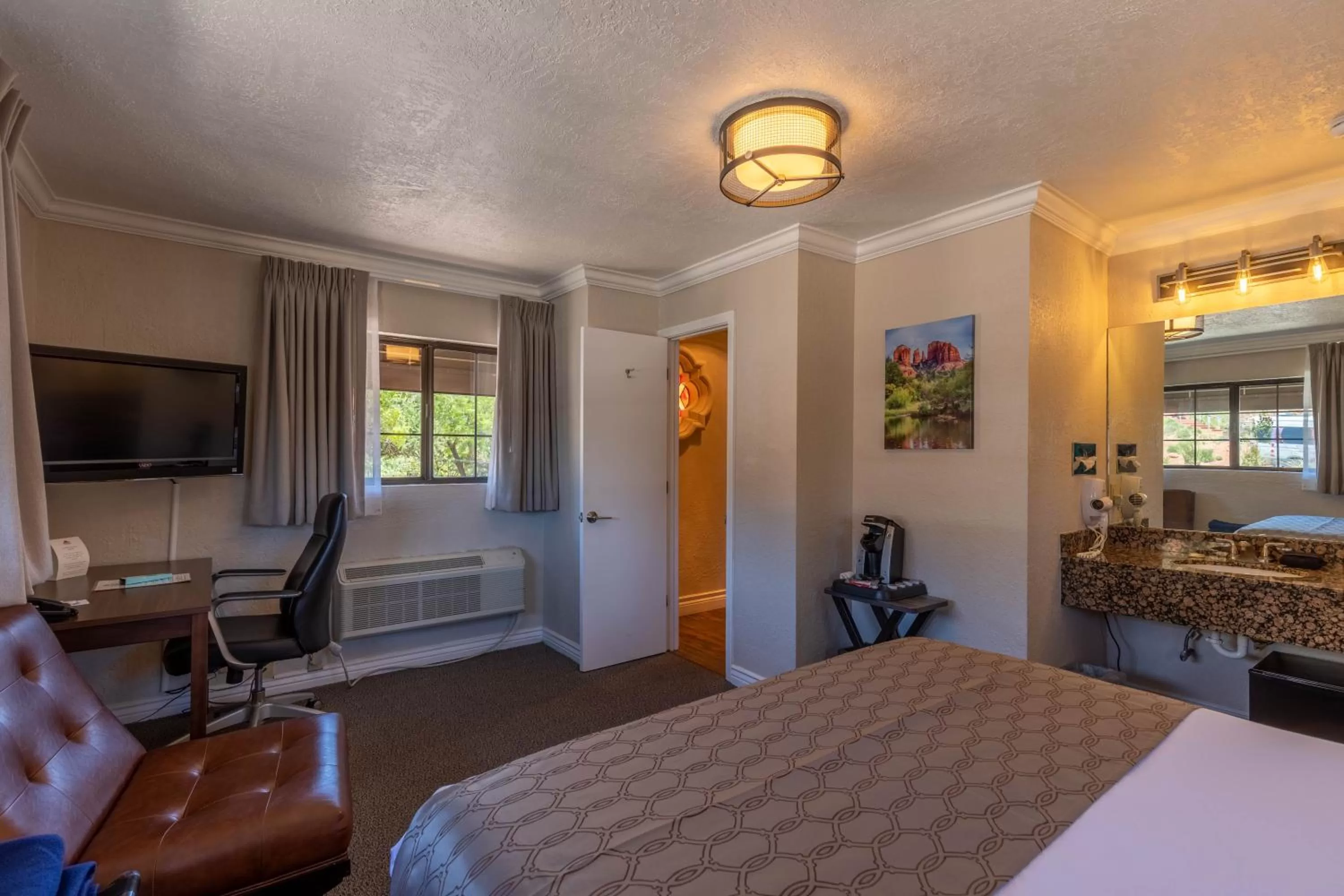 TV and multimedia, Bed in Cedars Resort