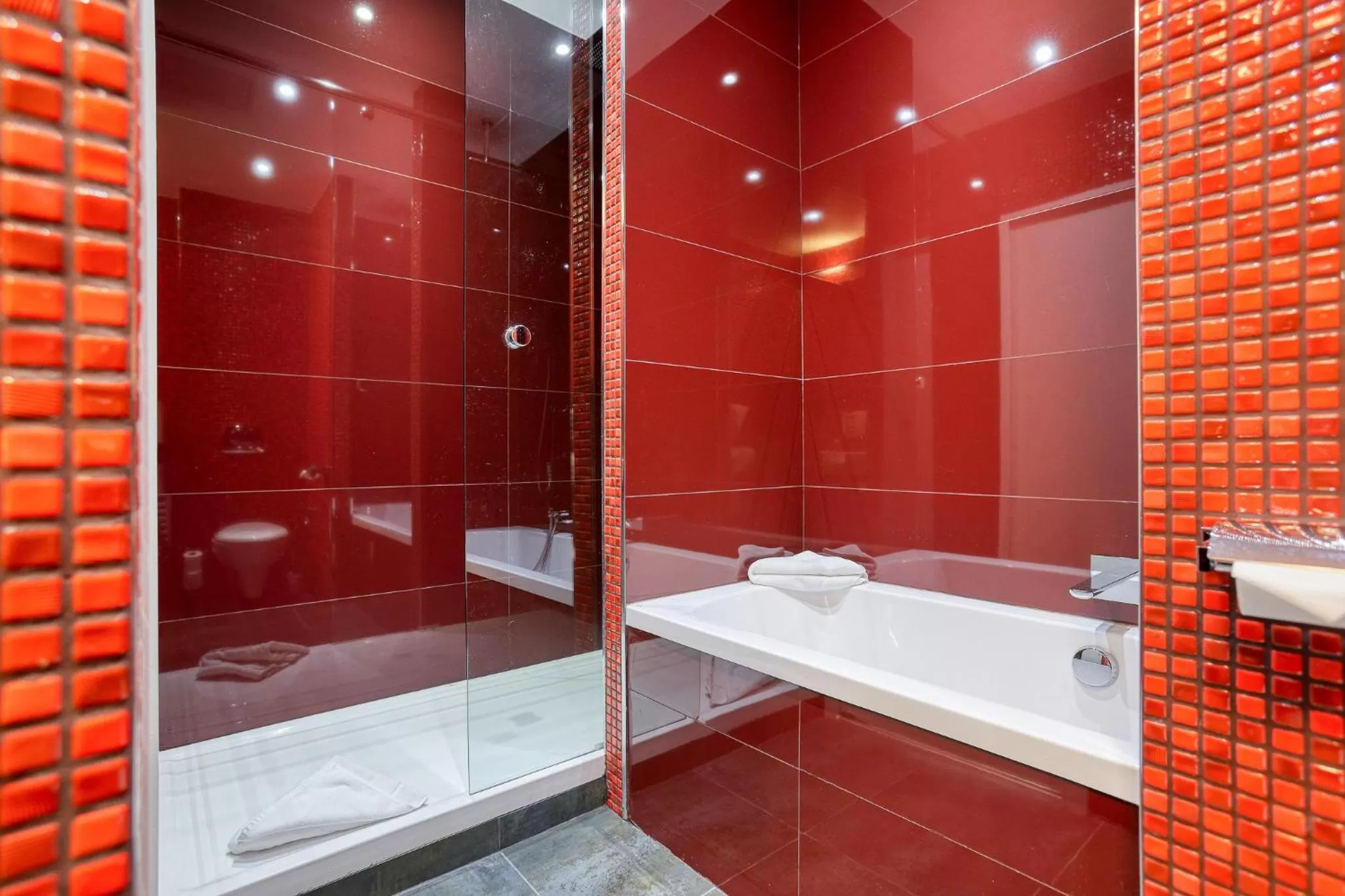 Bathroom in Nice Excelsior Centre ville by HappyCulture