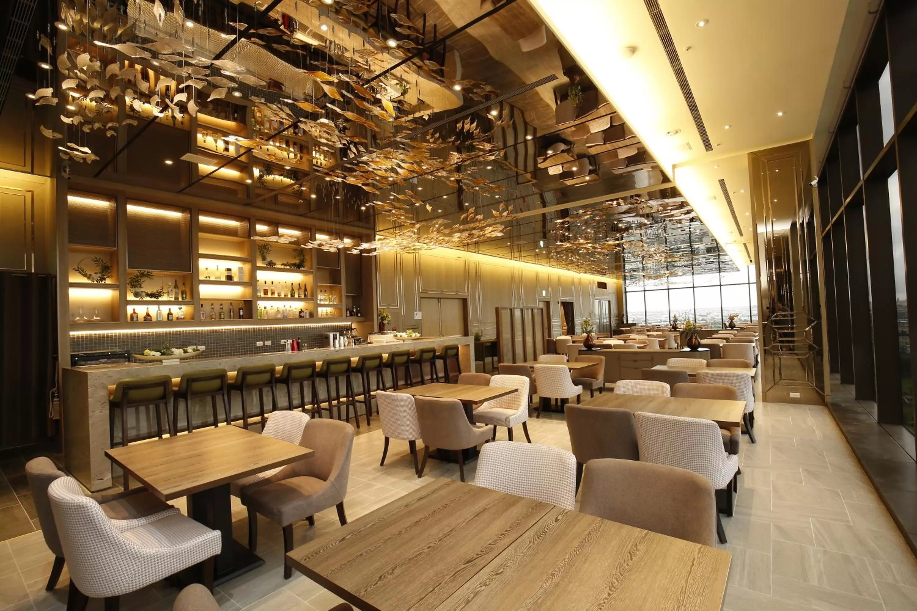 Restaurant/places to eat in Kloud Hotel