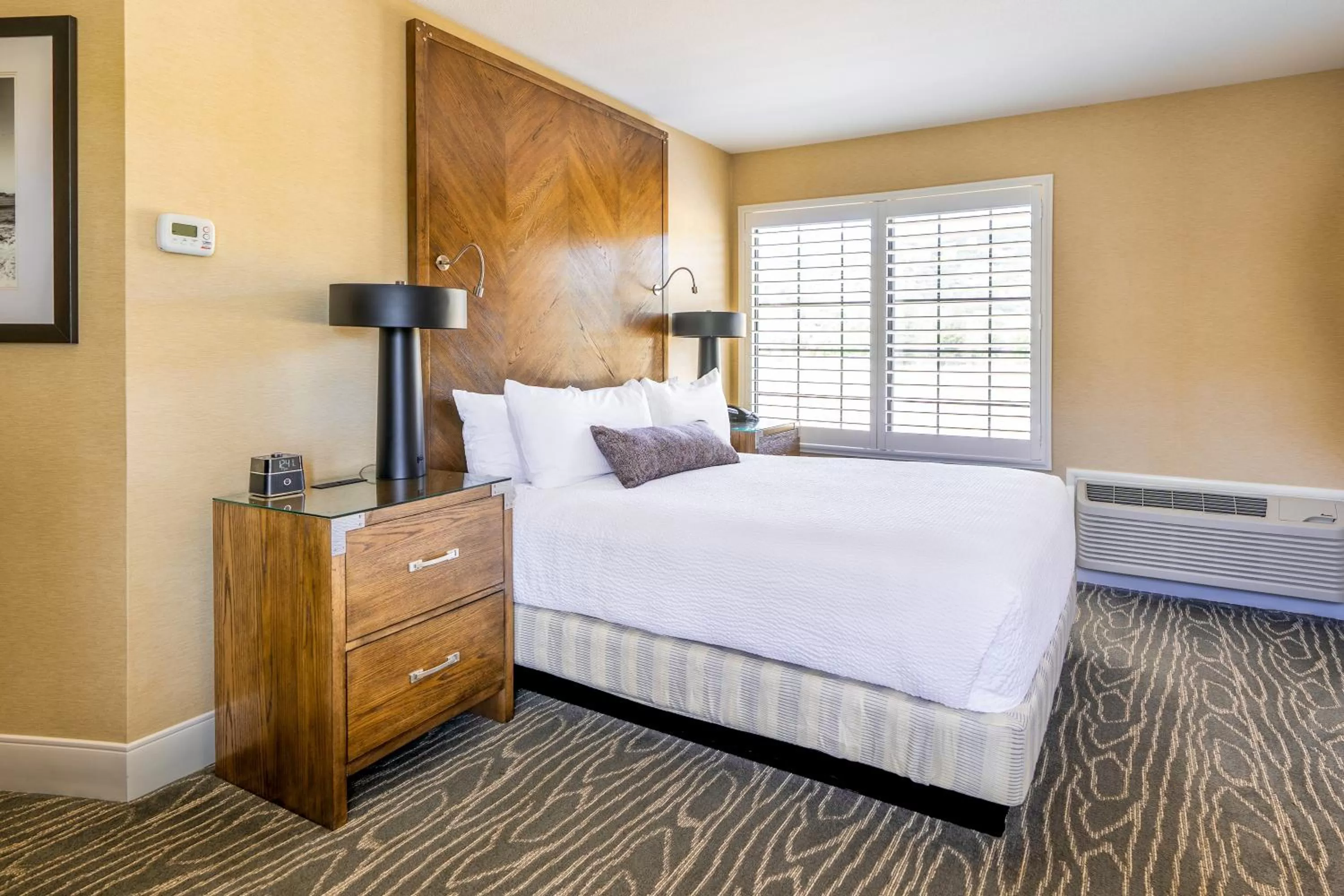 Bedroom, Bed in Best Western Plus Stevenson Manor