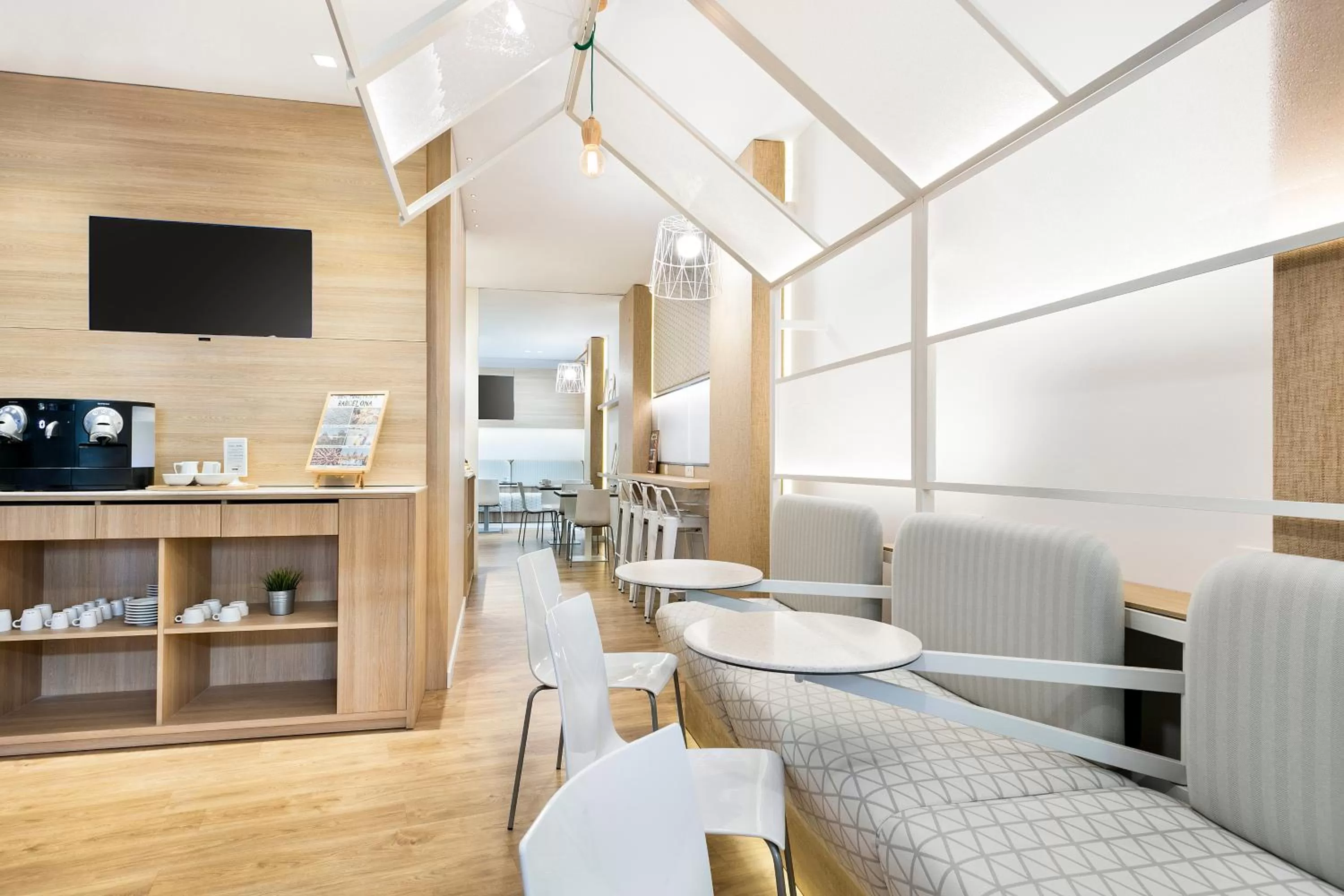 Communal lounge/ TV room in Hotel Acta Laumon