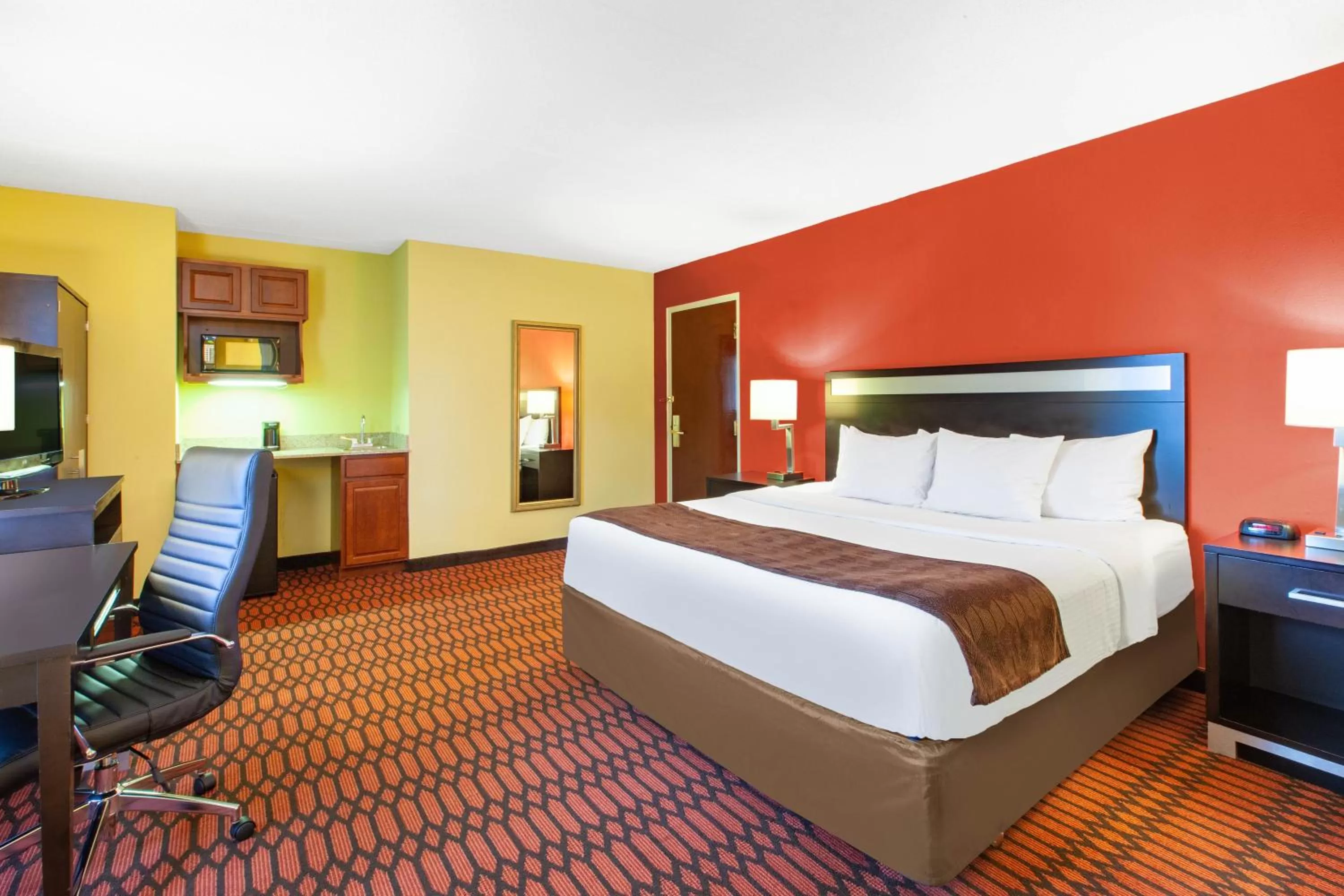 Photo of the whole room, Bed in Baymont by Wyndham Harrisburg