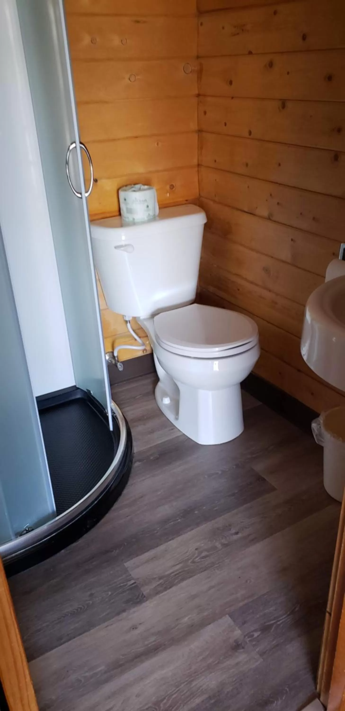 Bathroom in Canyon Motel near Rocky Mountain National Park