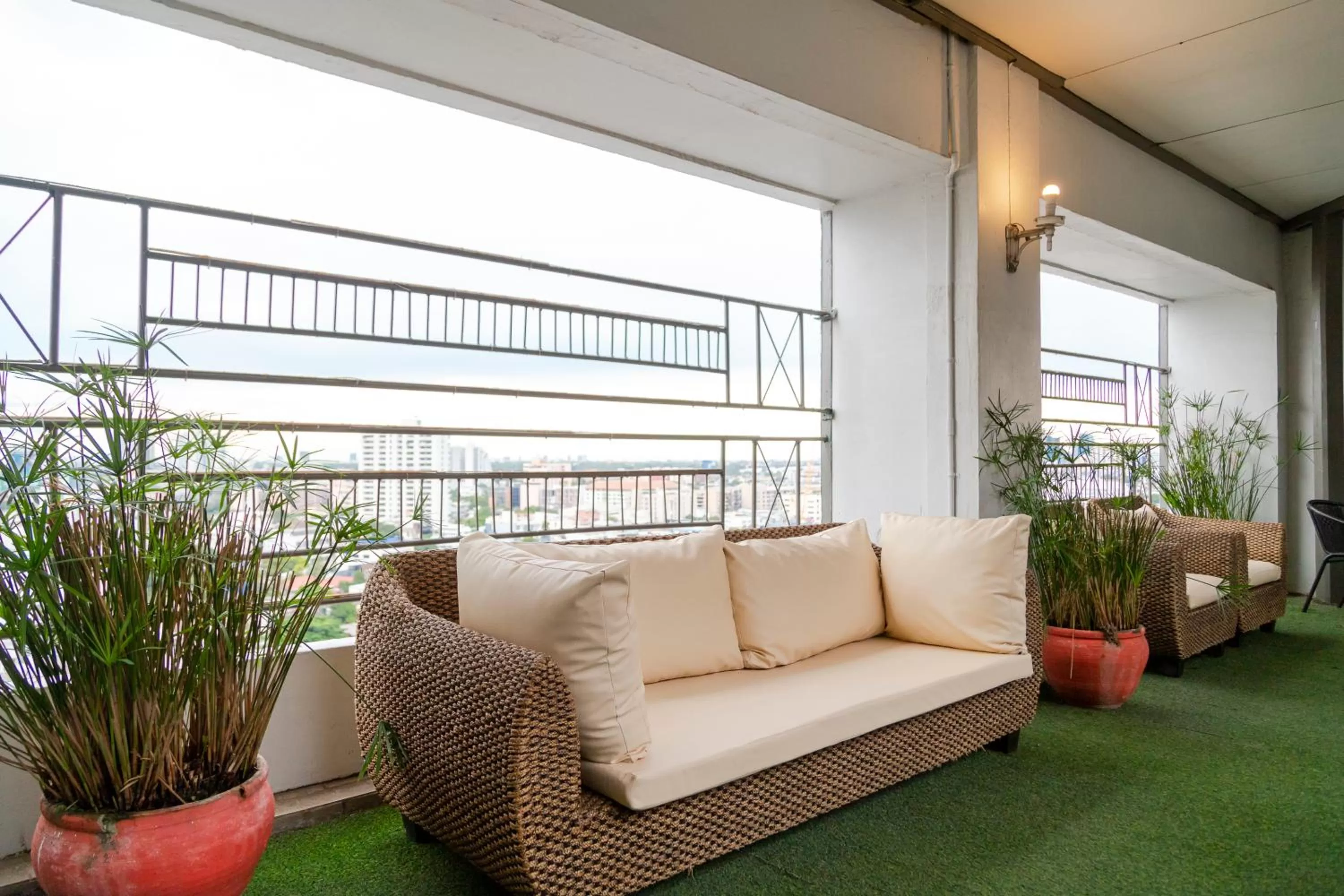 Swimming pool in Pinnacle Lumpini Park Hotel