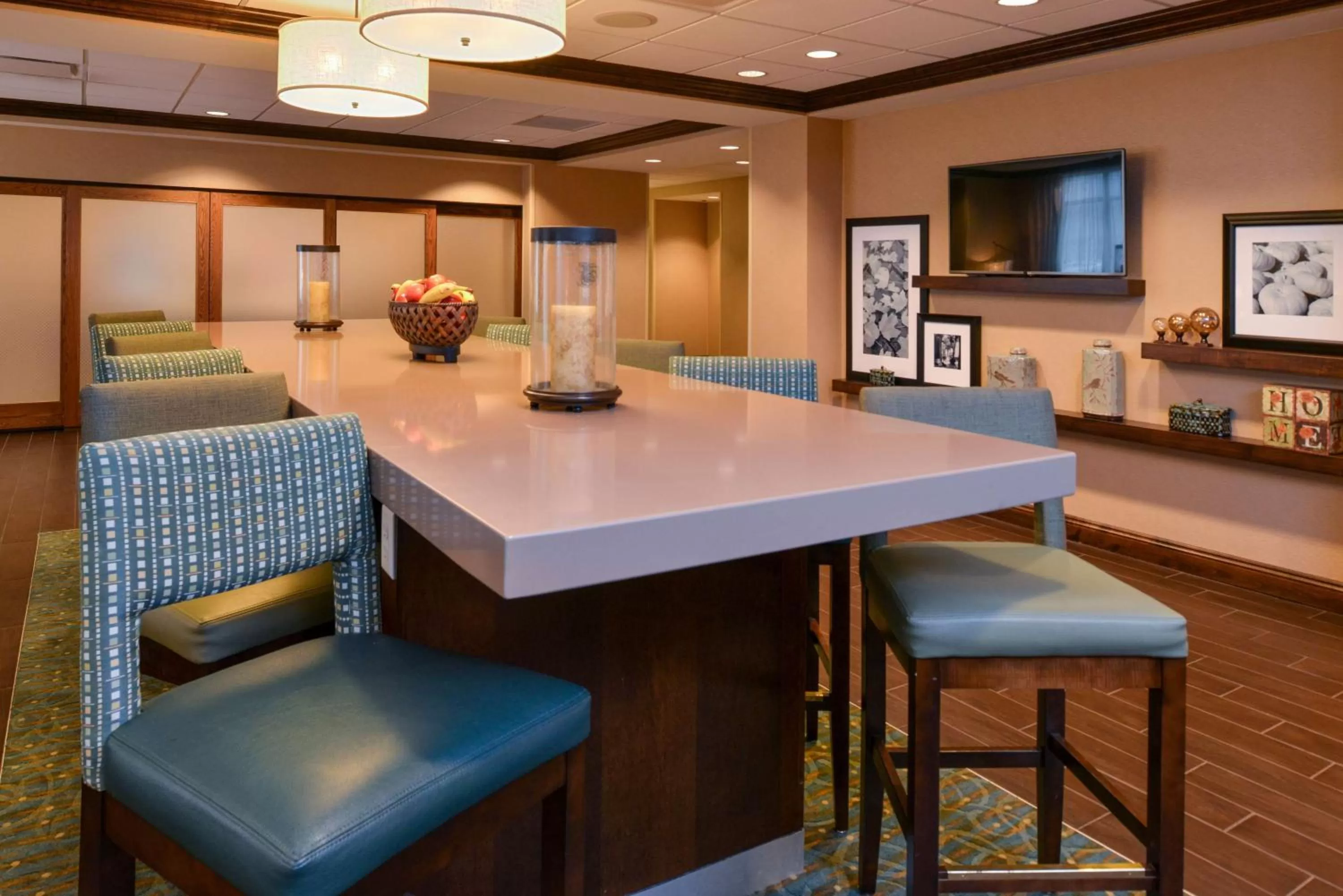 Restaurant/places to eat in Hampton Inn Omaha Midtown-Aksarben