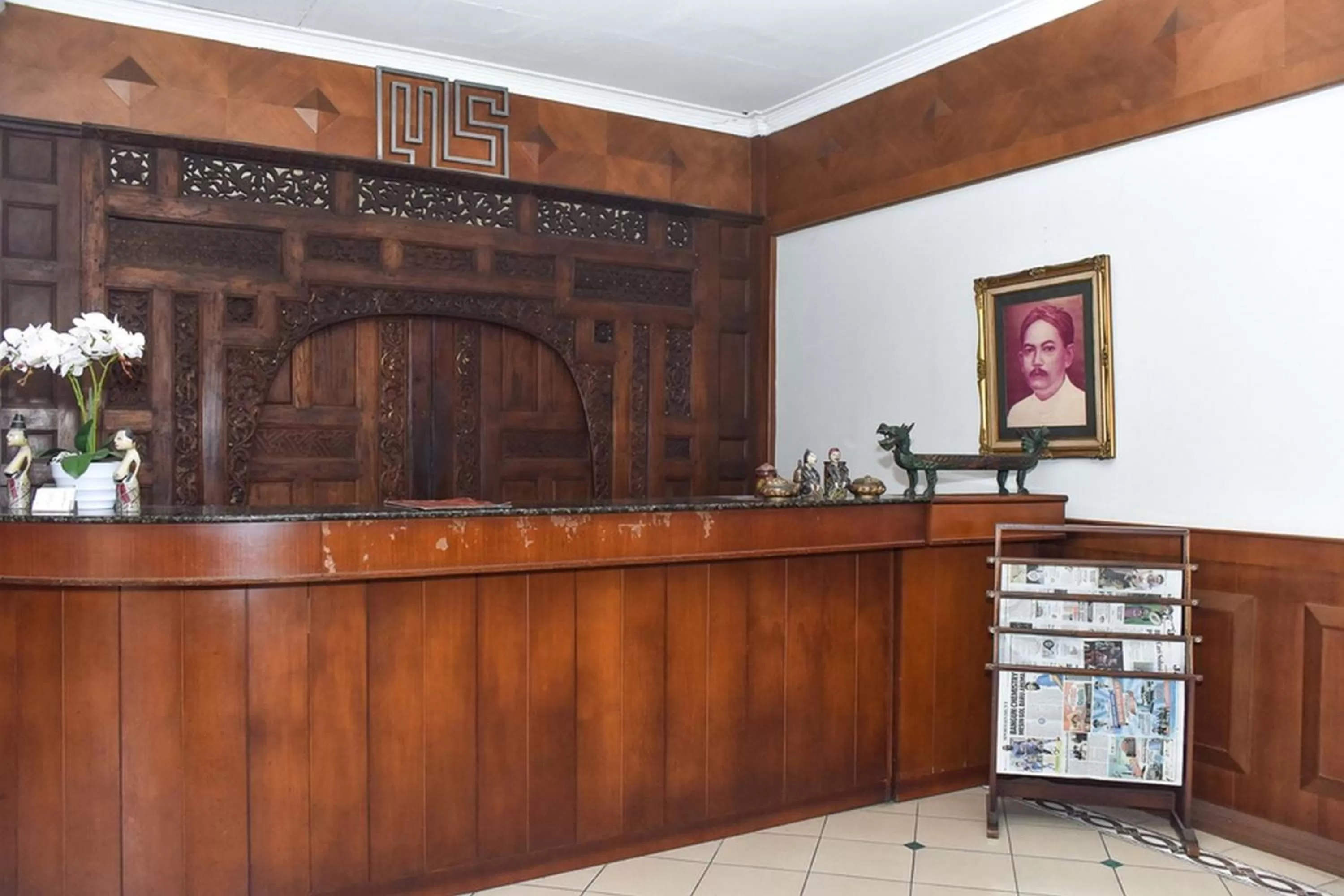 Lobby or reception, Lobby/Reception in RedDoorz near Kampung Warna Warni