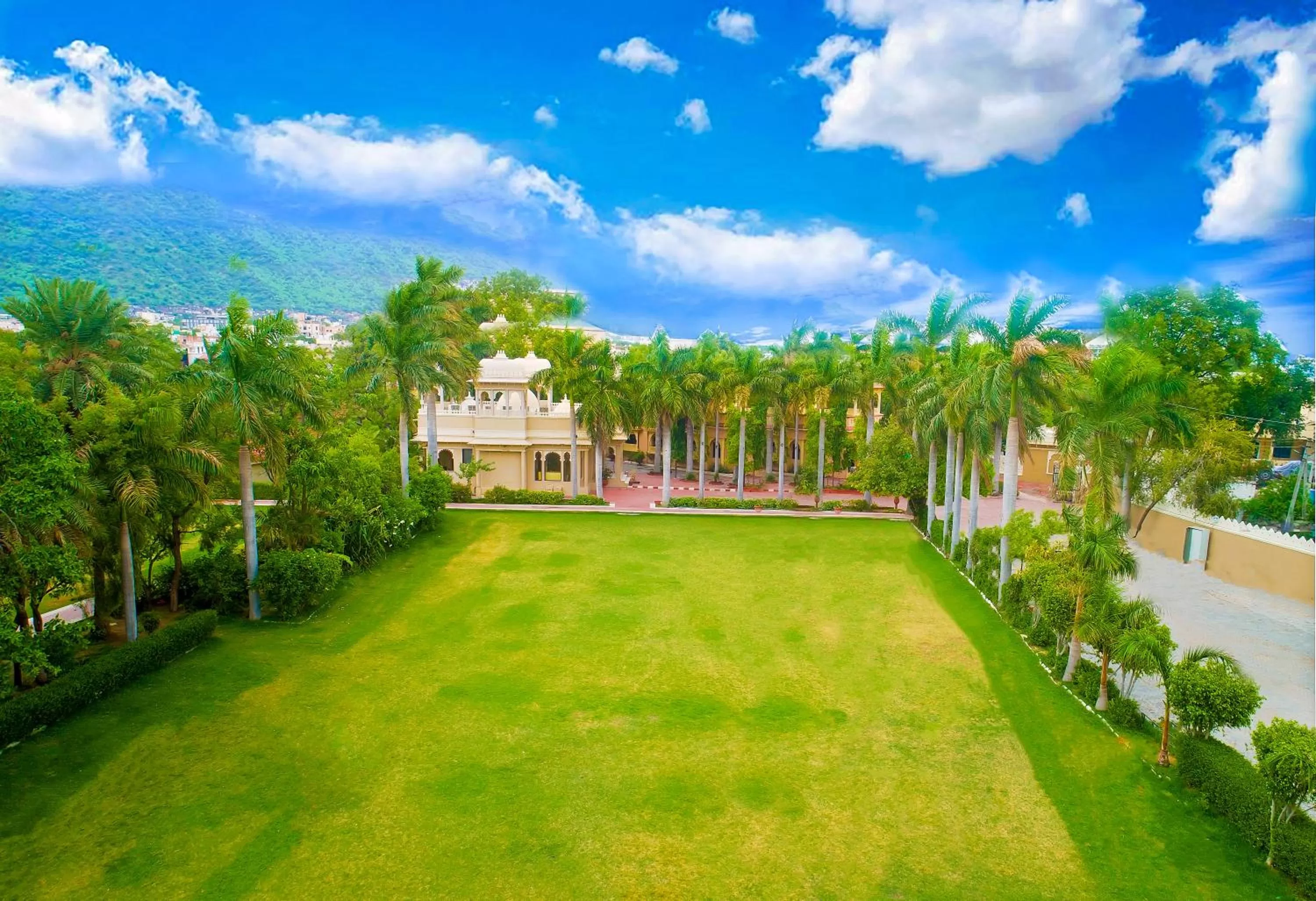 Garden in jüSTa Rajputana Resort & Convention Centre, Udaipur