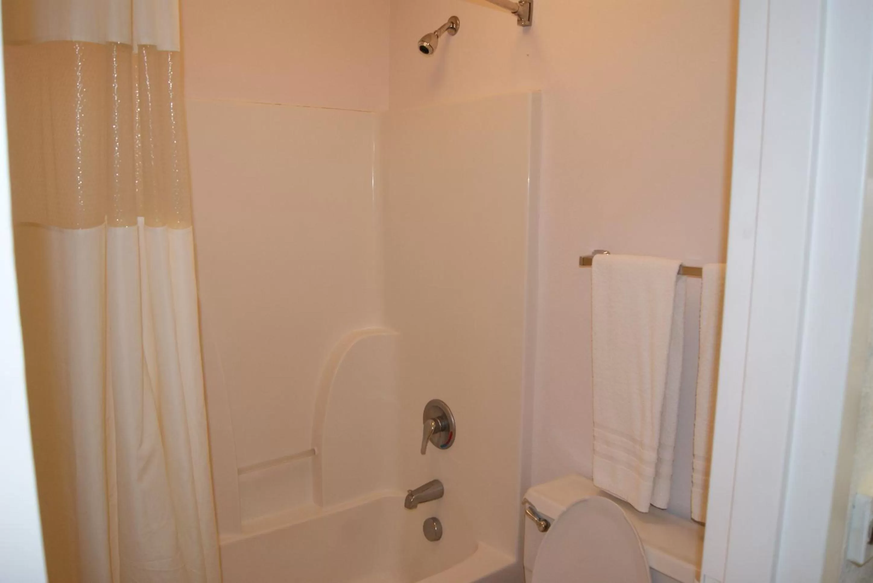 Bathroom in Days Inn by Wyndham Shelby