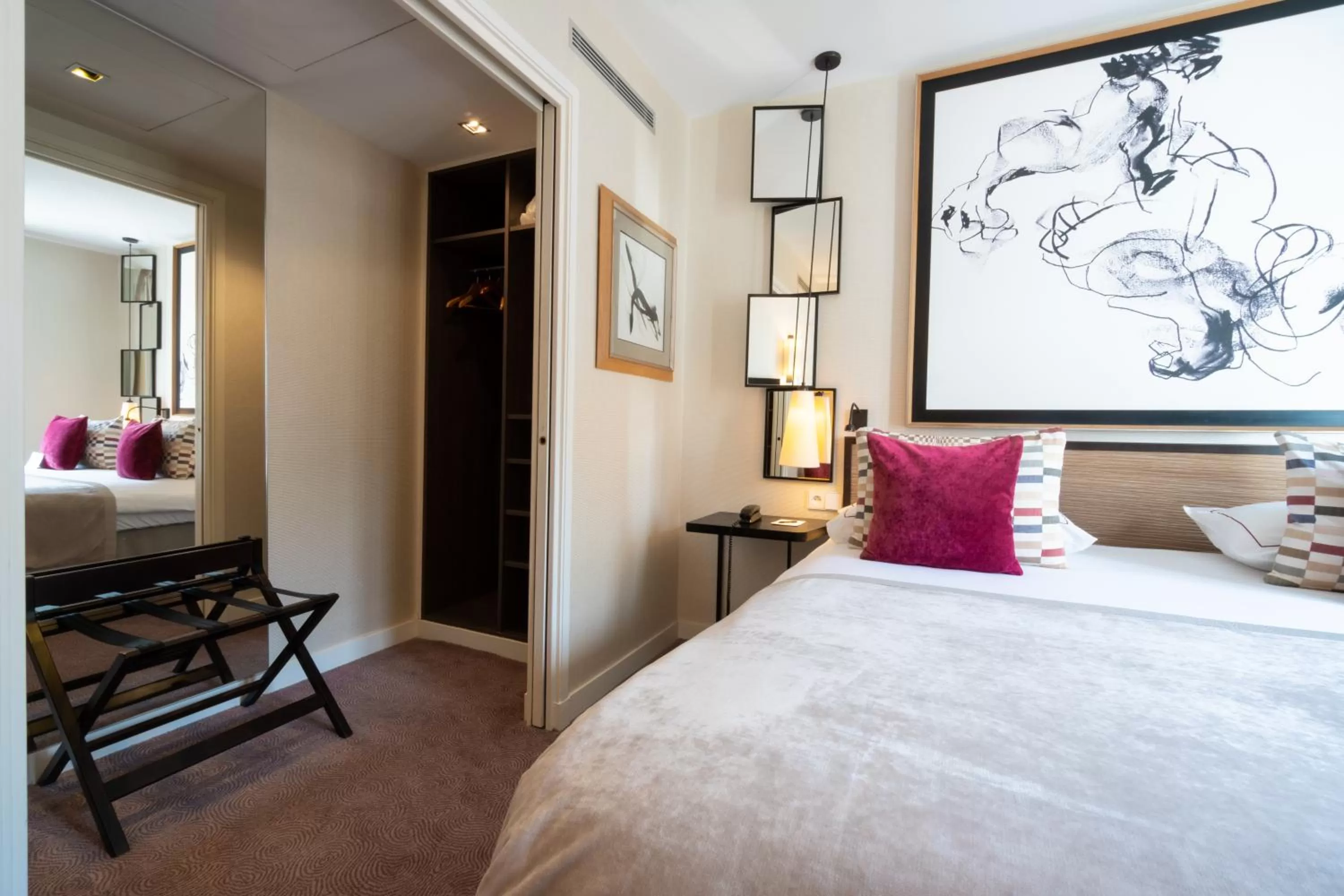 Bed in Balmoral Champs Elysées