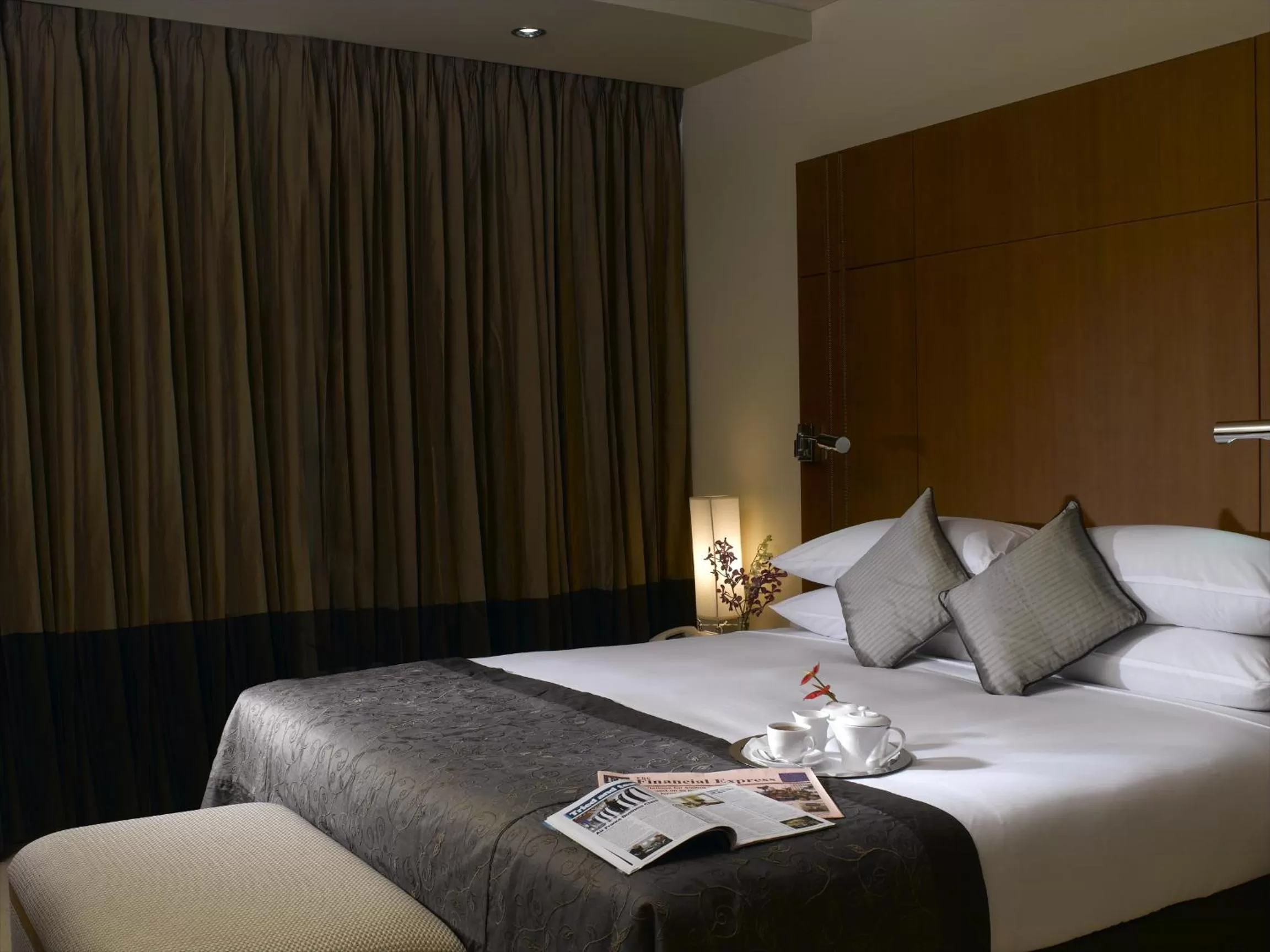 Bedroom, Bed in Radisson Blu Dhaka Water Garden