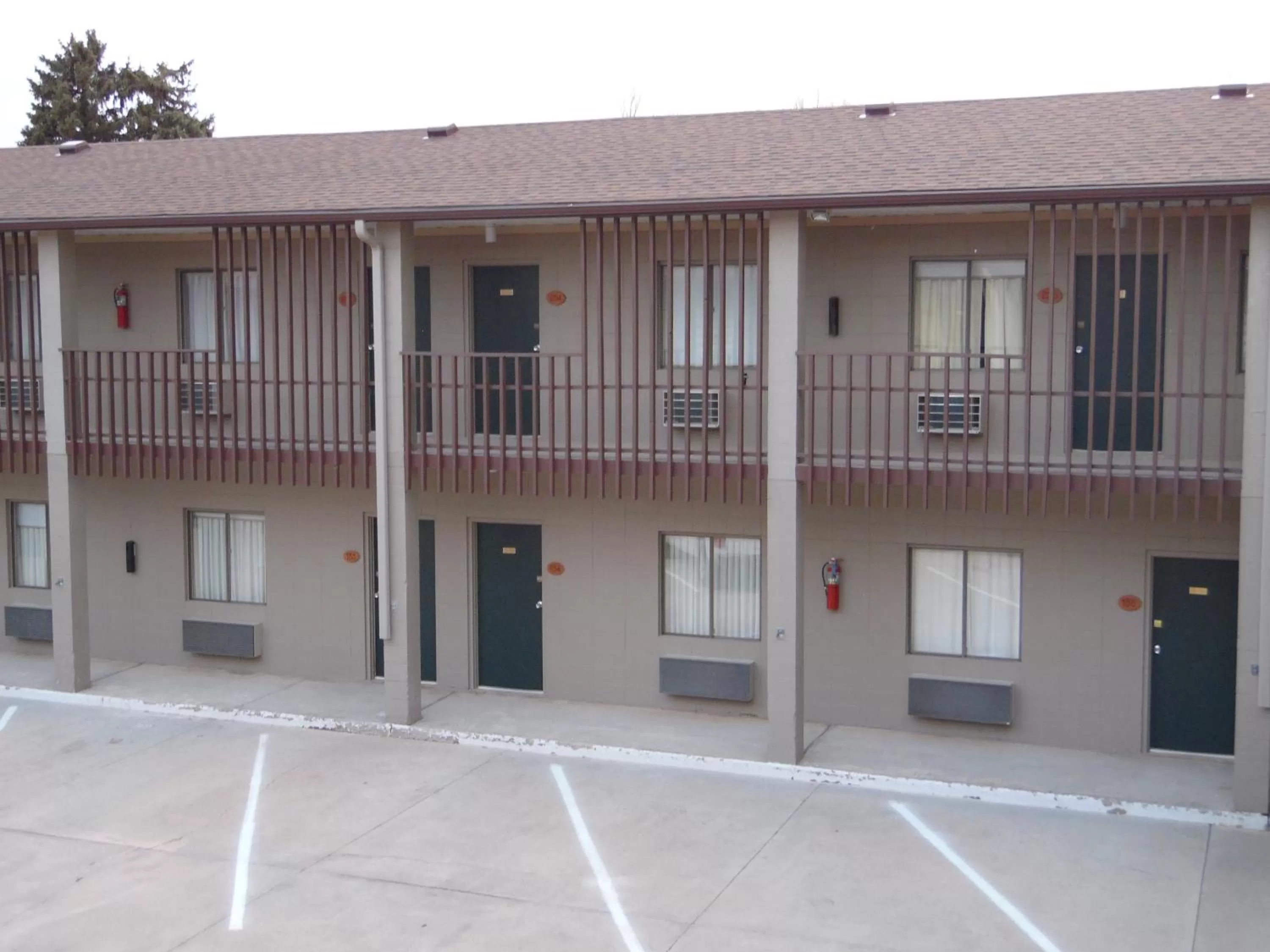 Property building in Bear Lodge Motel