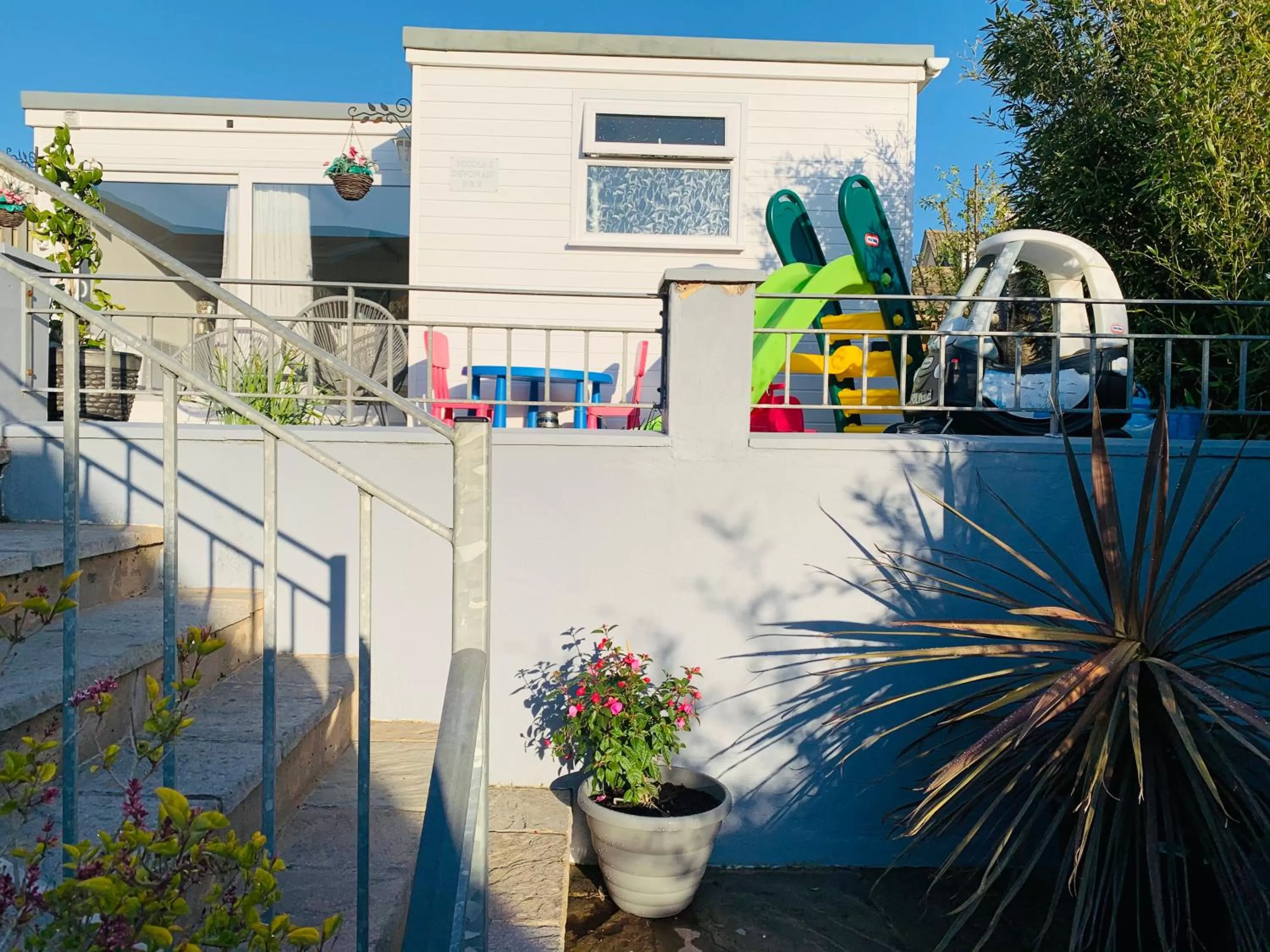 Nicolas Devon air bed and breakfast