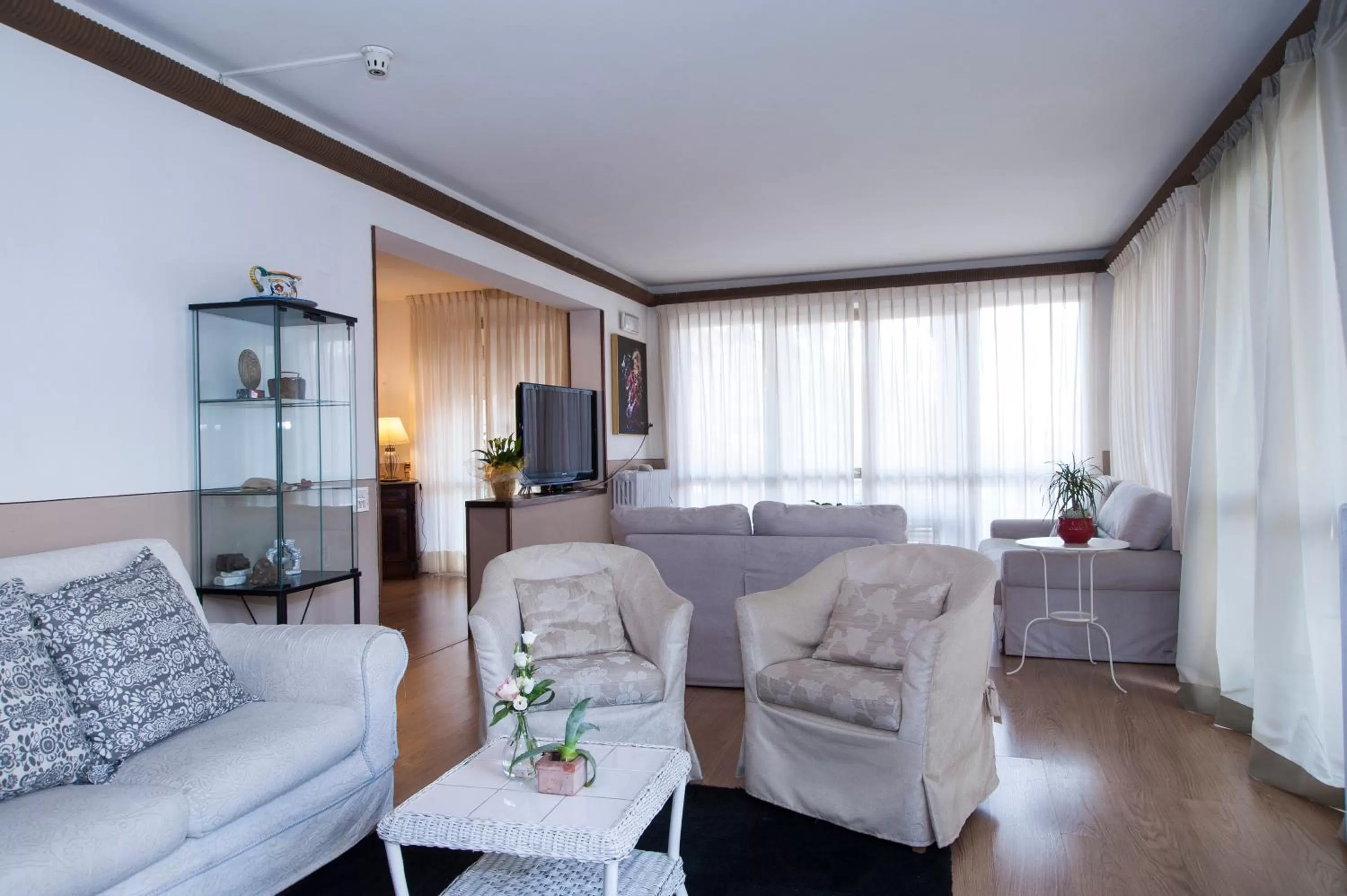 Communal lounge/ TV room in Hotel Monti