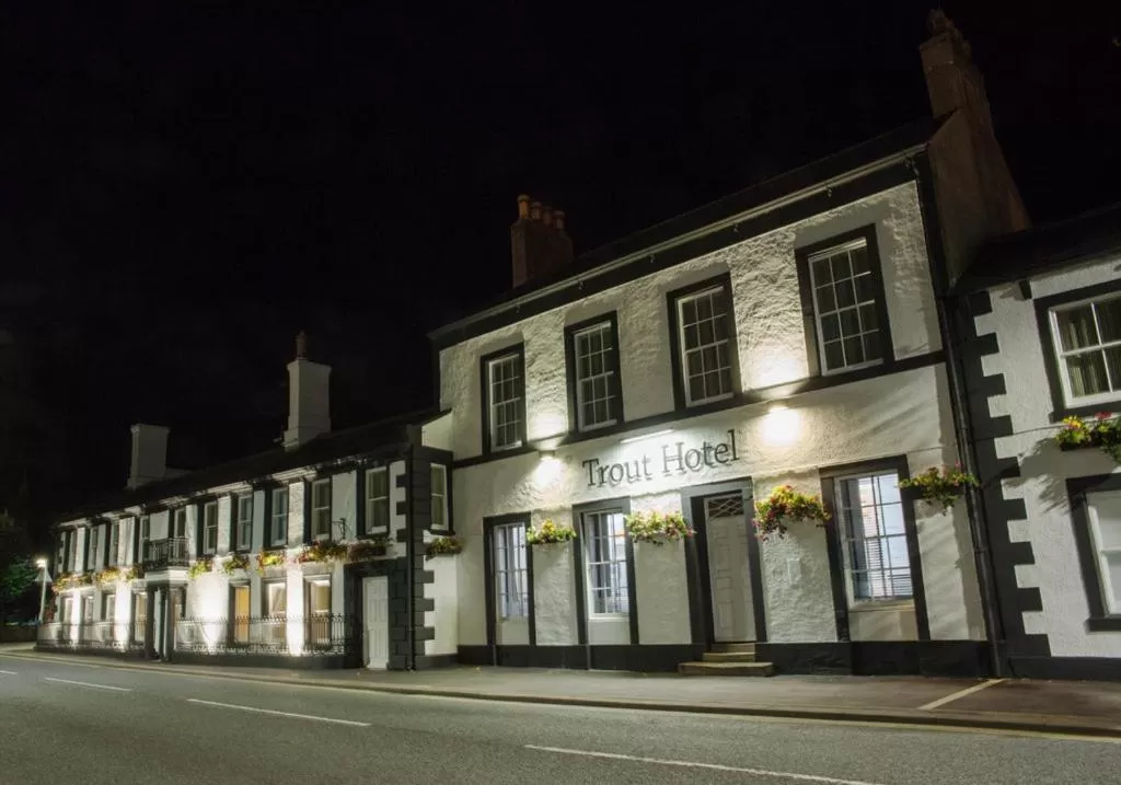 Restaurant/places to eat in Trout Hotel