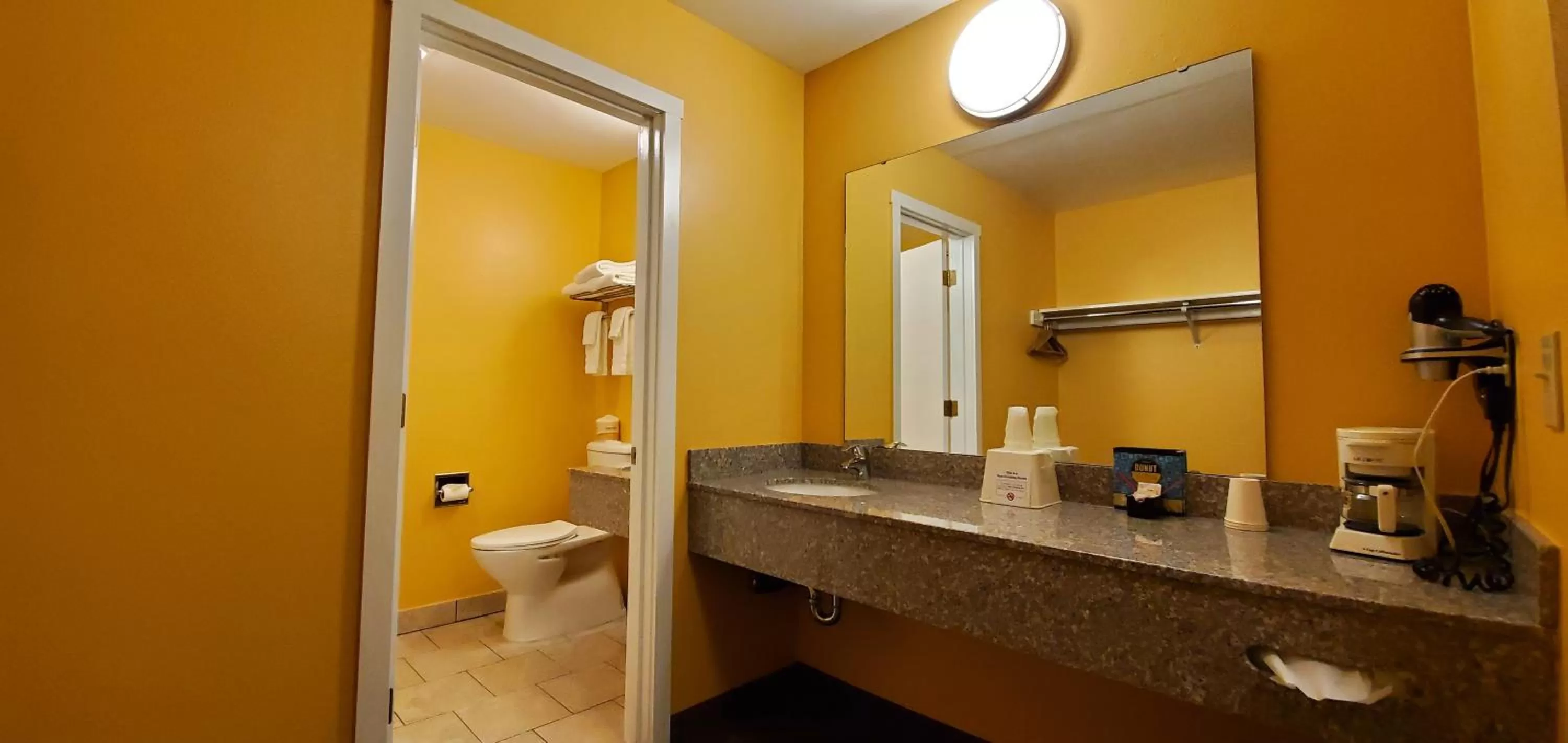 Toilet in Olympic View Inn