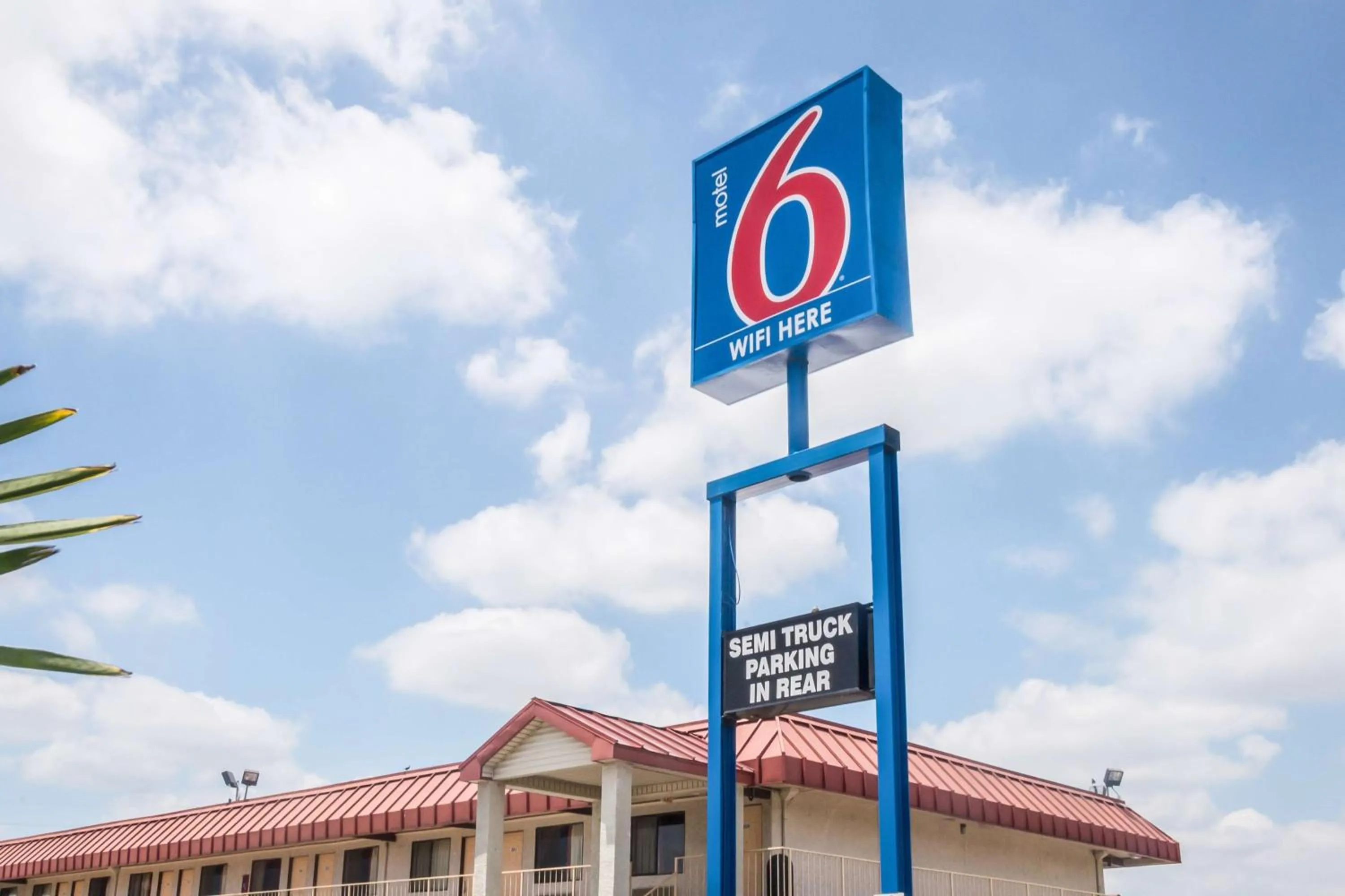 Property building in Motel 6-Mesquite, TX - Rodeo - Convention Ctr