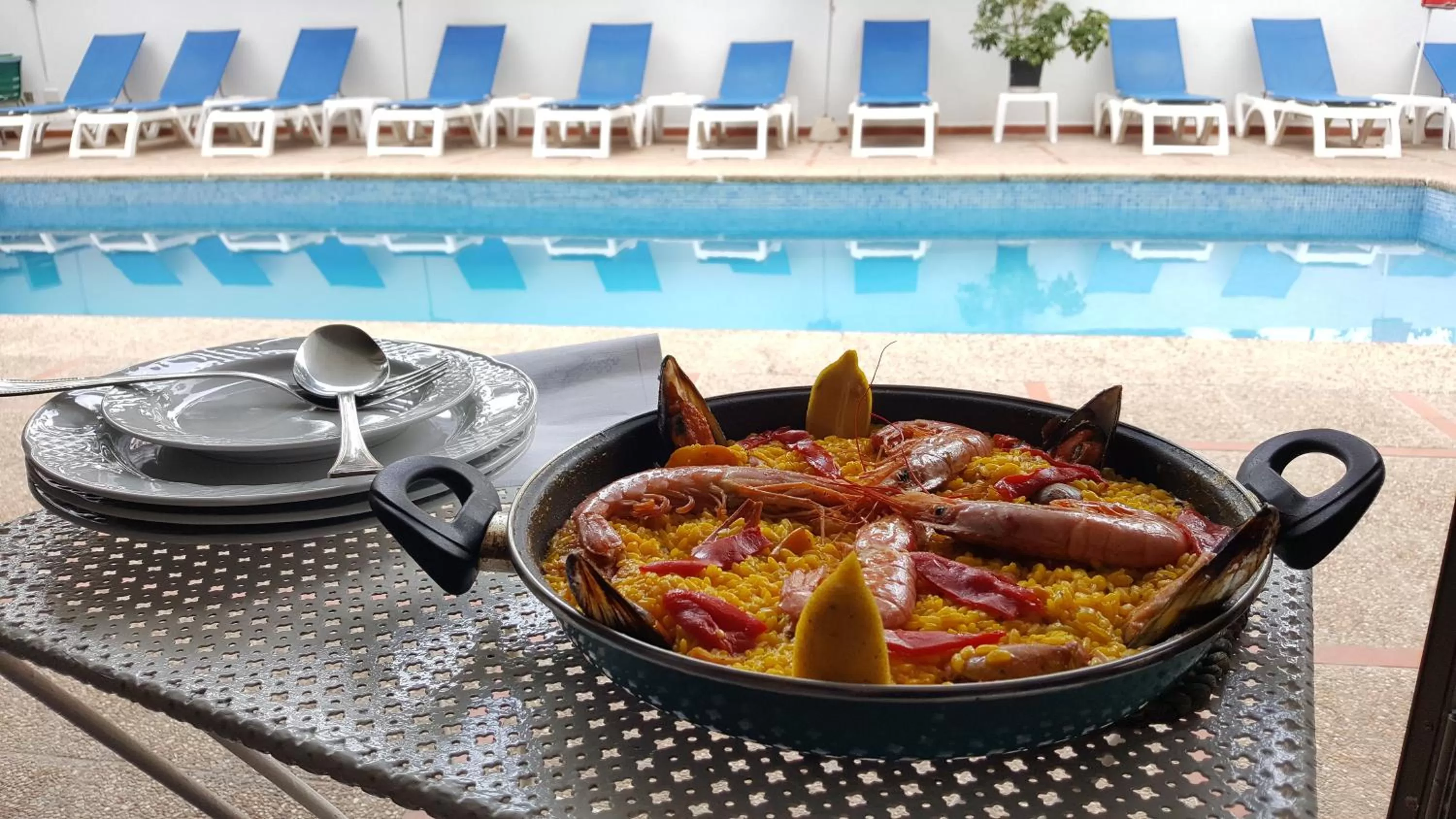 Restaurant/places to eat, Swimming Pool in Bella Maria Apartments