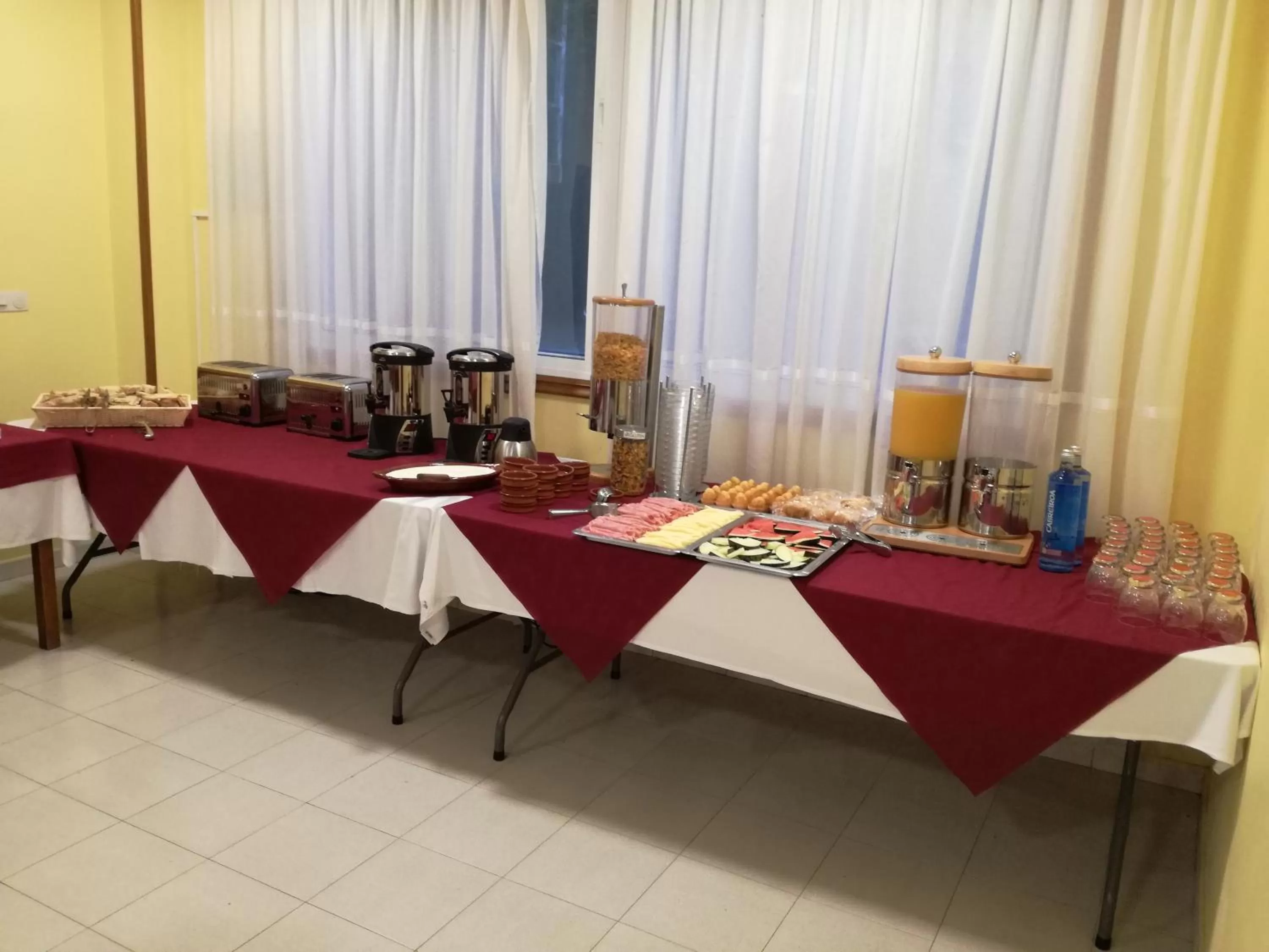 Restaurant/Places to Eat in Hotel Suiza