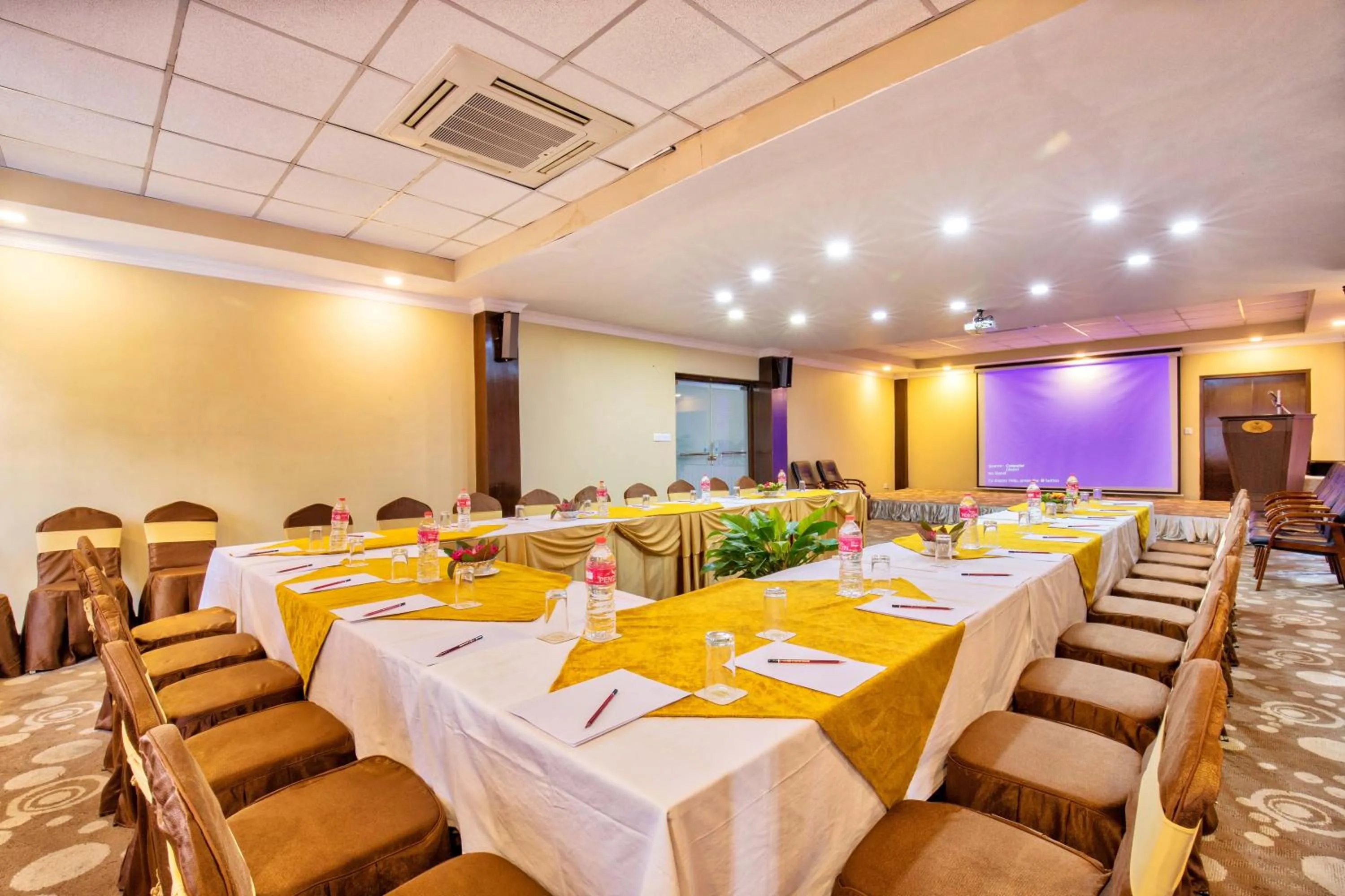 Meeting/conference room in Da Yatra Courtyard Hotel