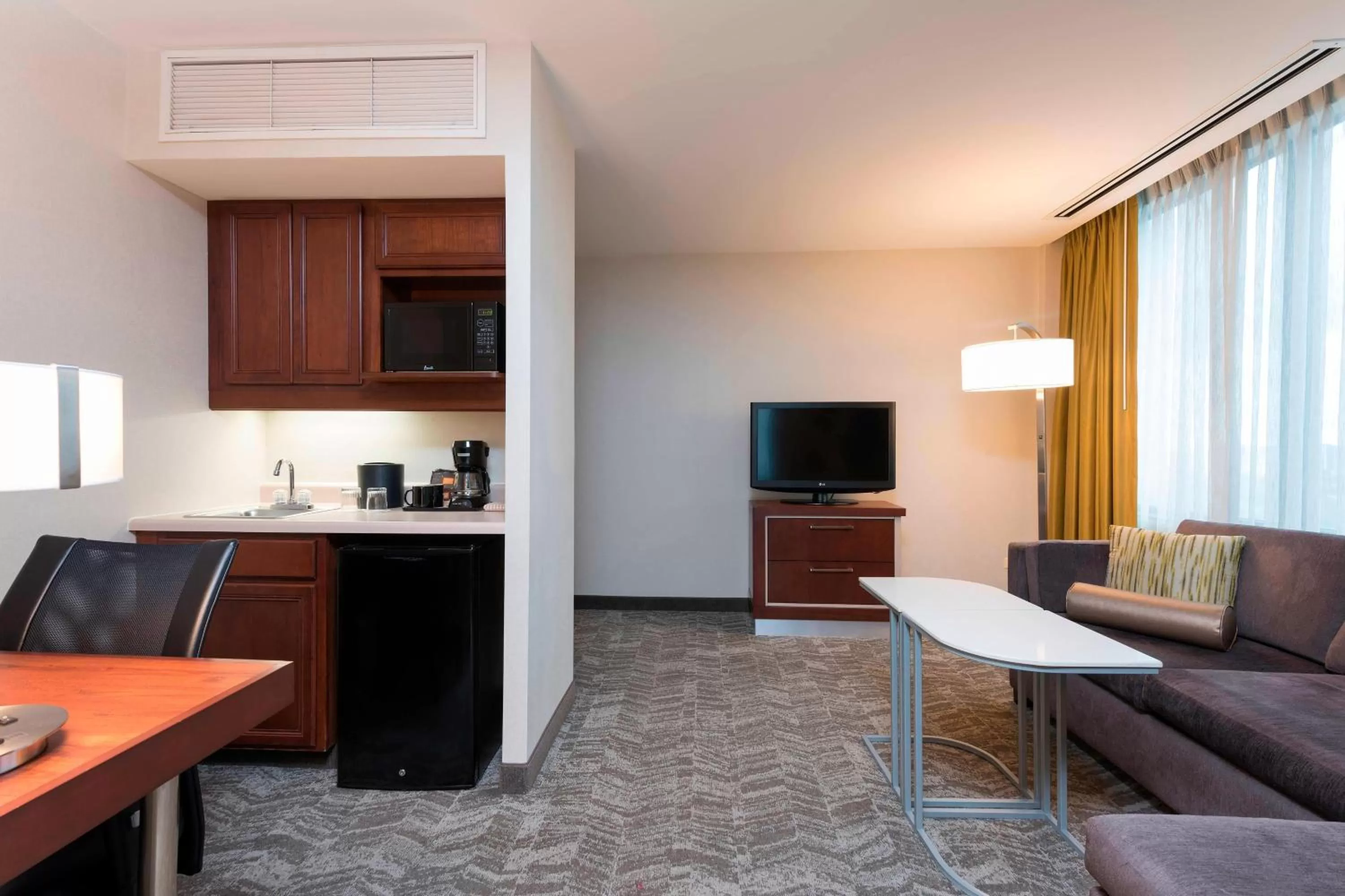 Living room in SpringHill Suites by Marriott Chicago O'Hare
