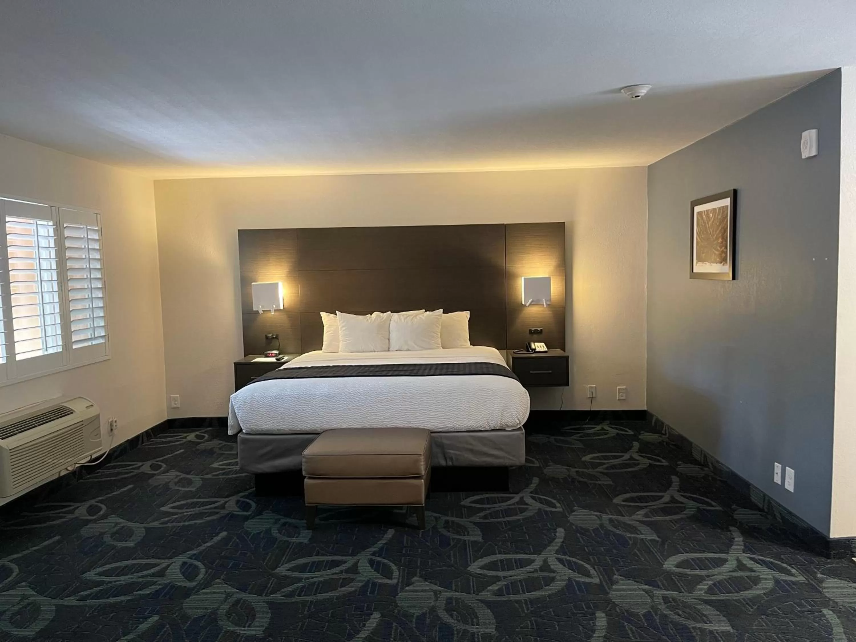 Bed in The Historic Brookdale Lodge, Santa Cruz Mountains