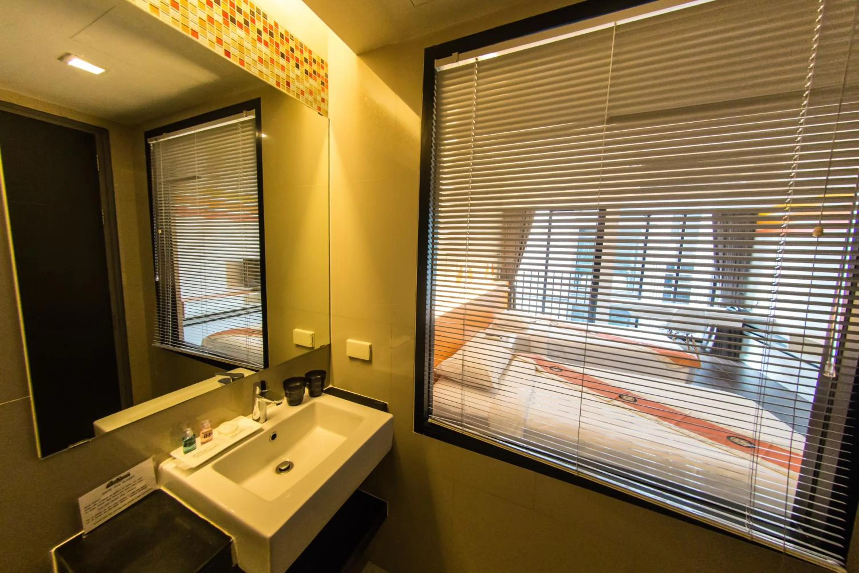 Shower, Bed in iSanook Bangkok