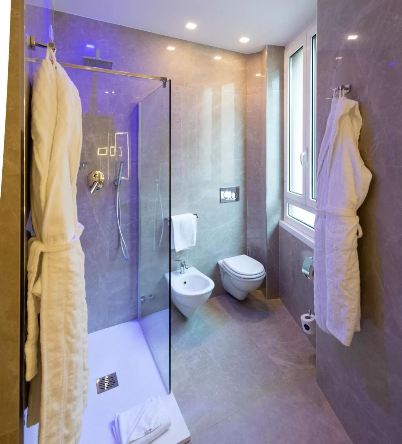 Bathroom in Radisson Blu GHR Rome