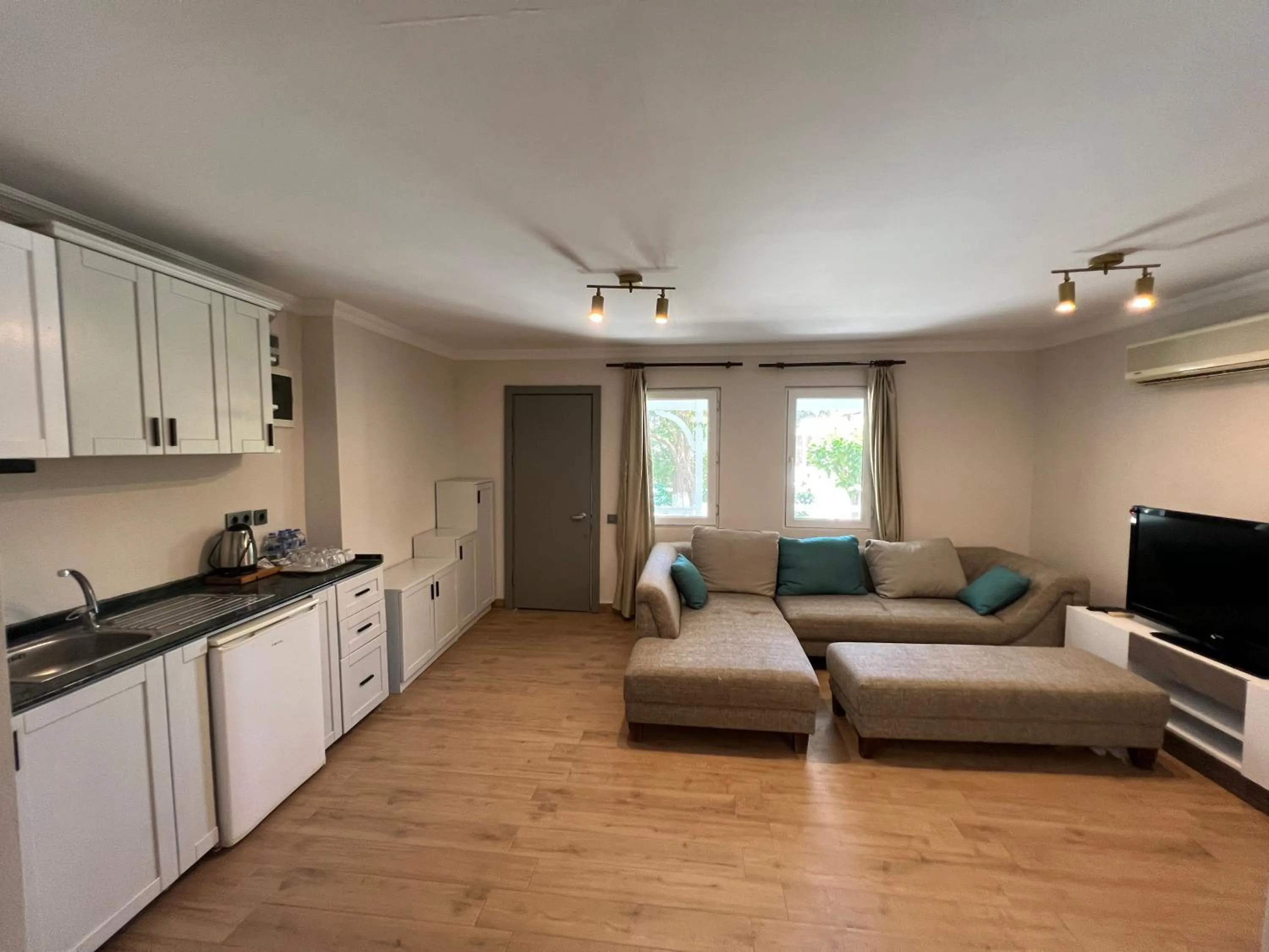 Living room in Moonshine Hotel & Suites