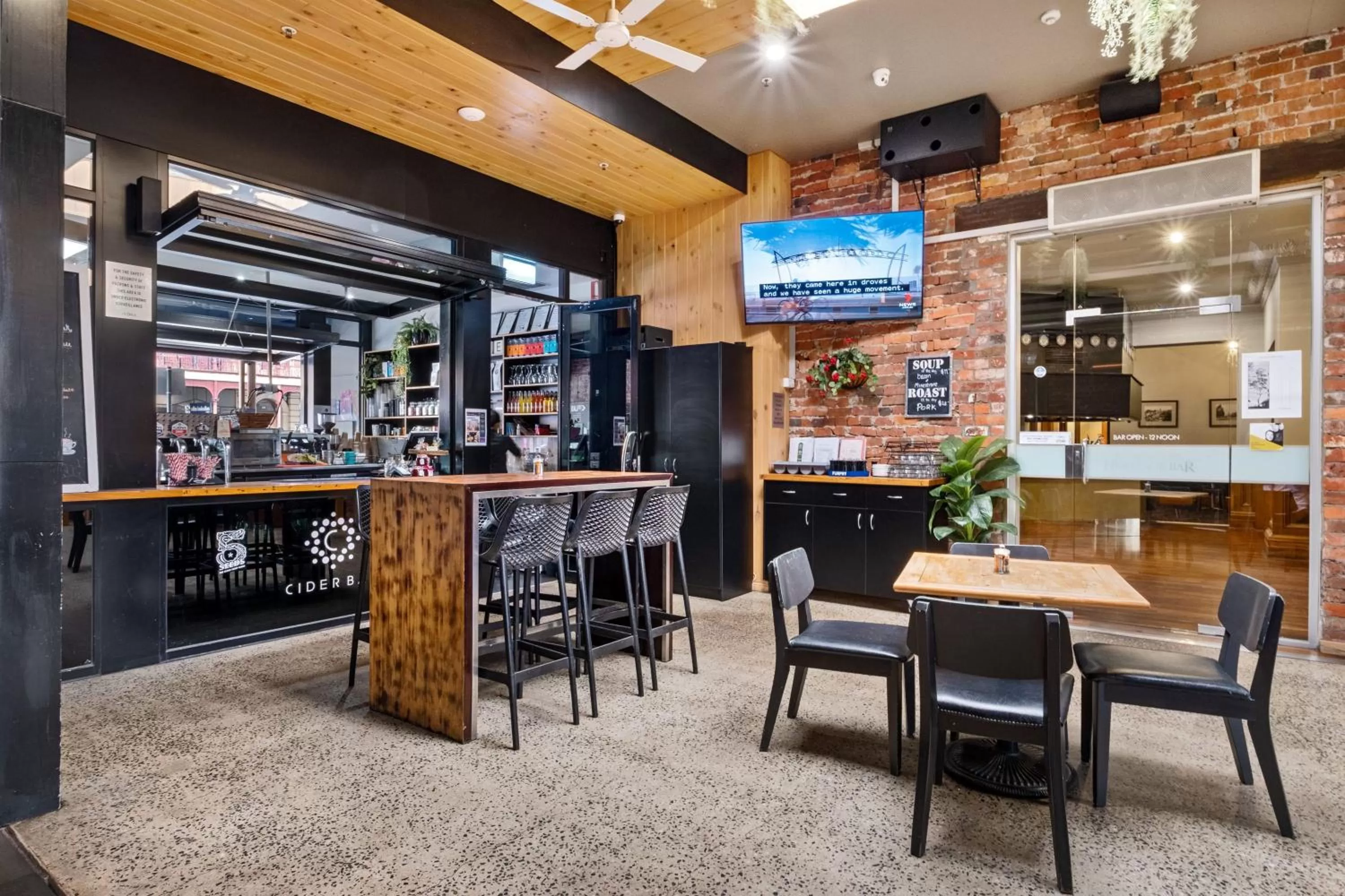 Restaurant/places to eat in Quality Inn The George Hotel Ballarat