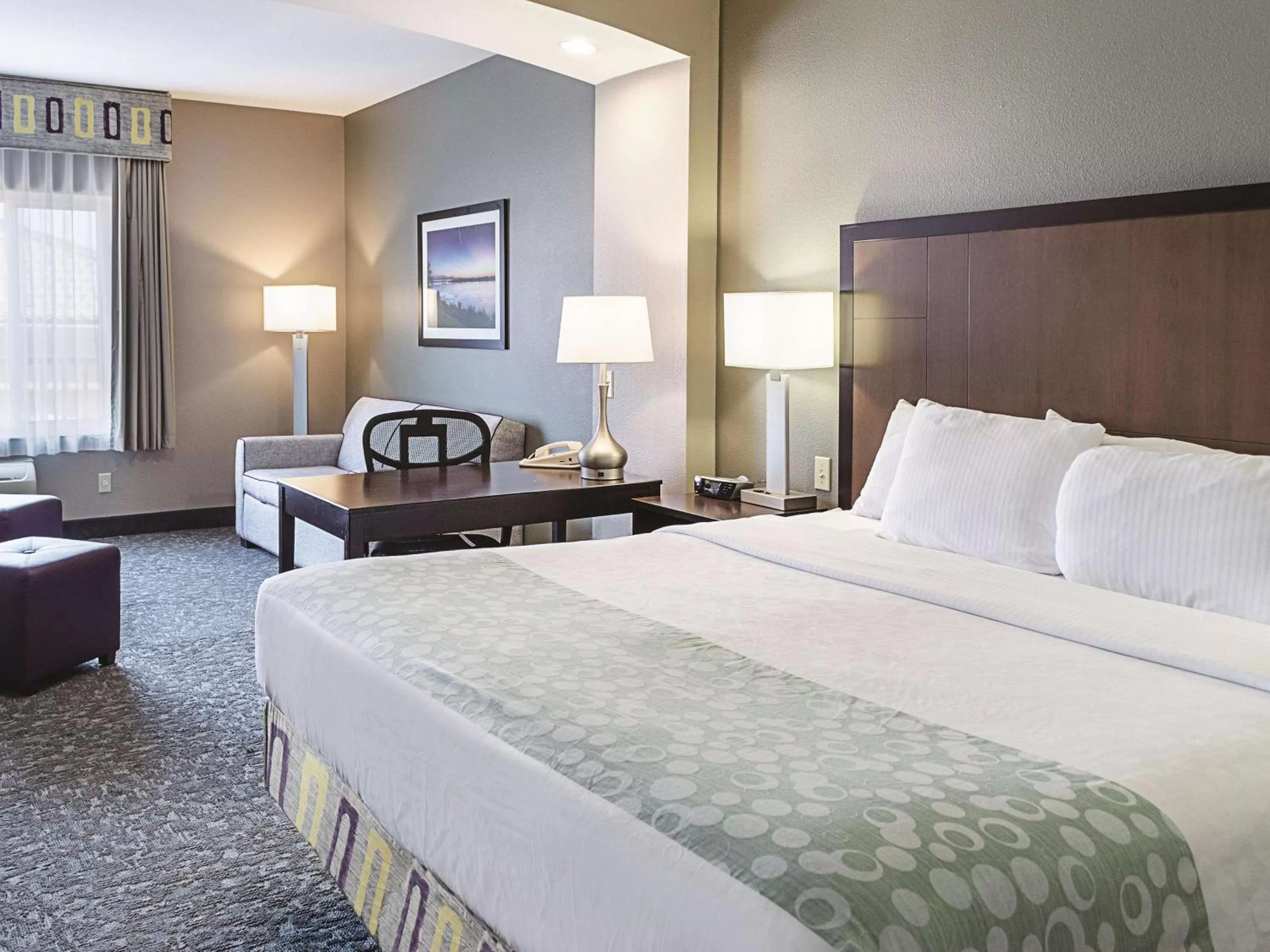 Photo of the whole room, Bed in La Quinta by Wyndham Biloxi