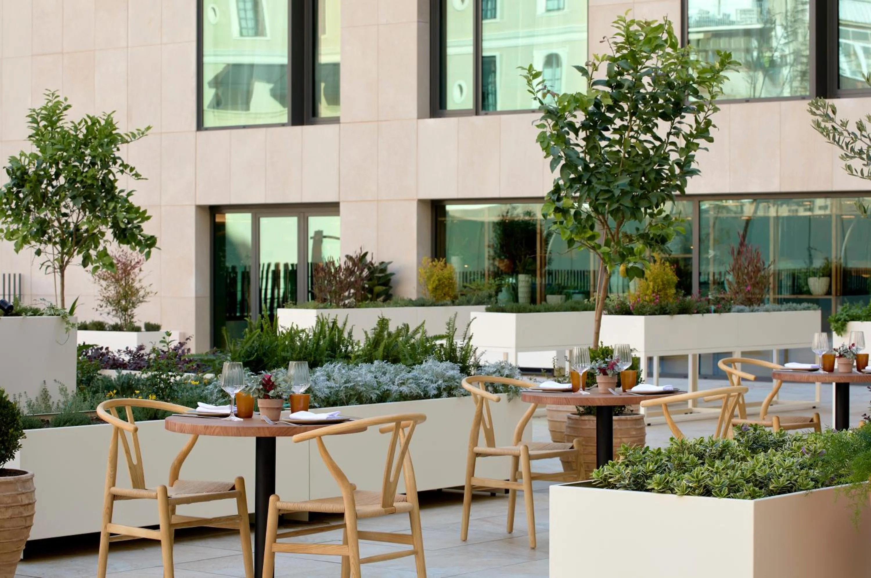 Restaurant/places to eat in ME Barcelona