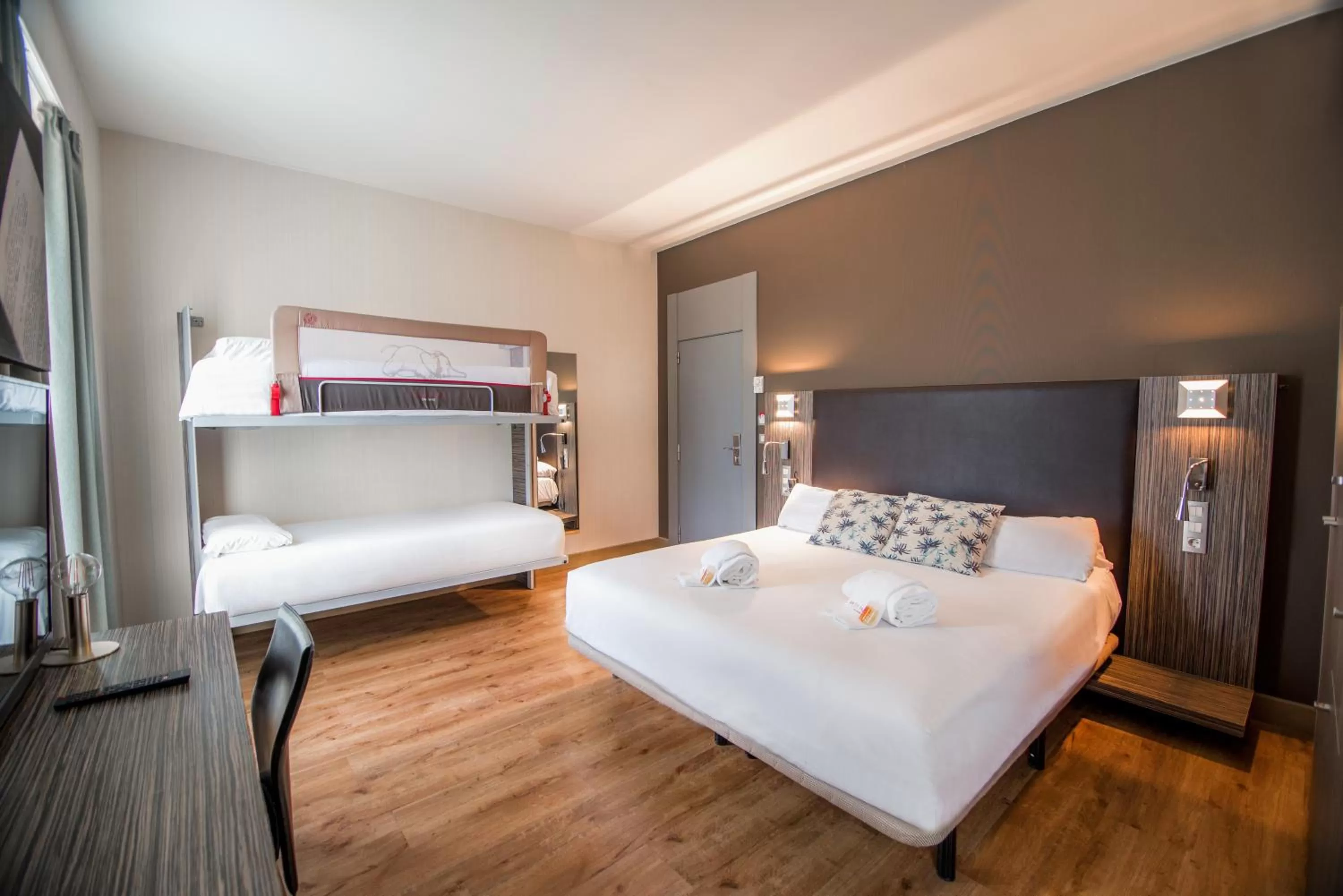 Bedroom, Bed in Petit Palace Santa Cruz