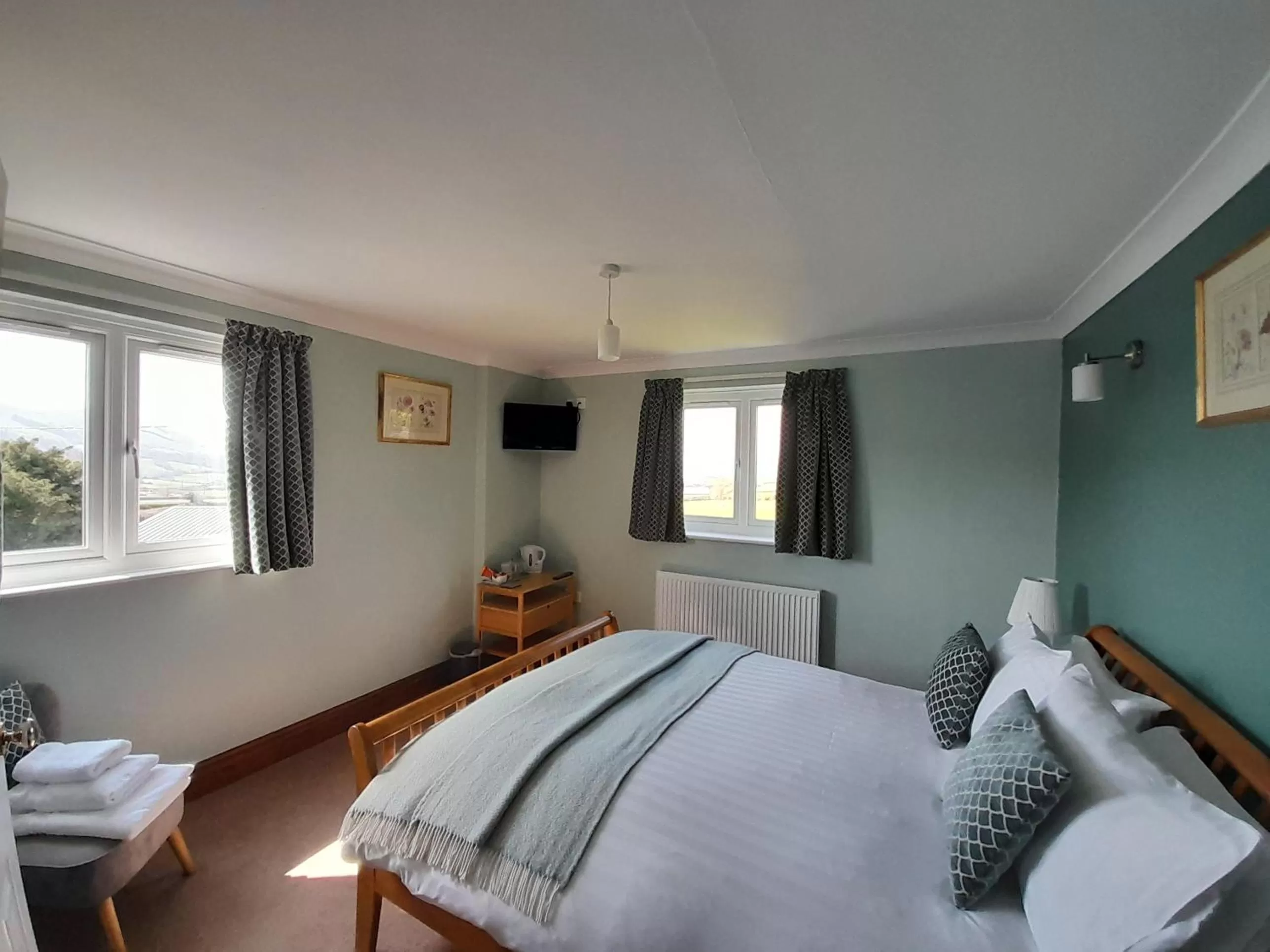 Bed in The Dolfor Inn