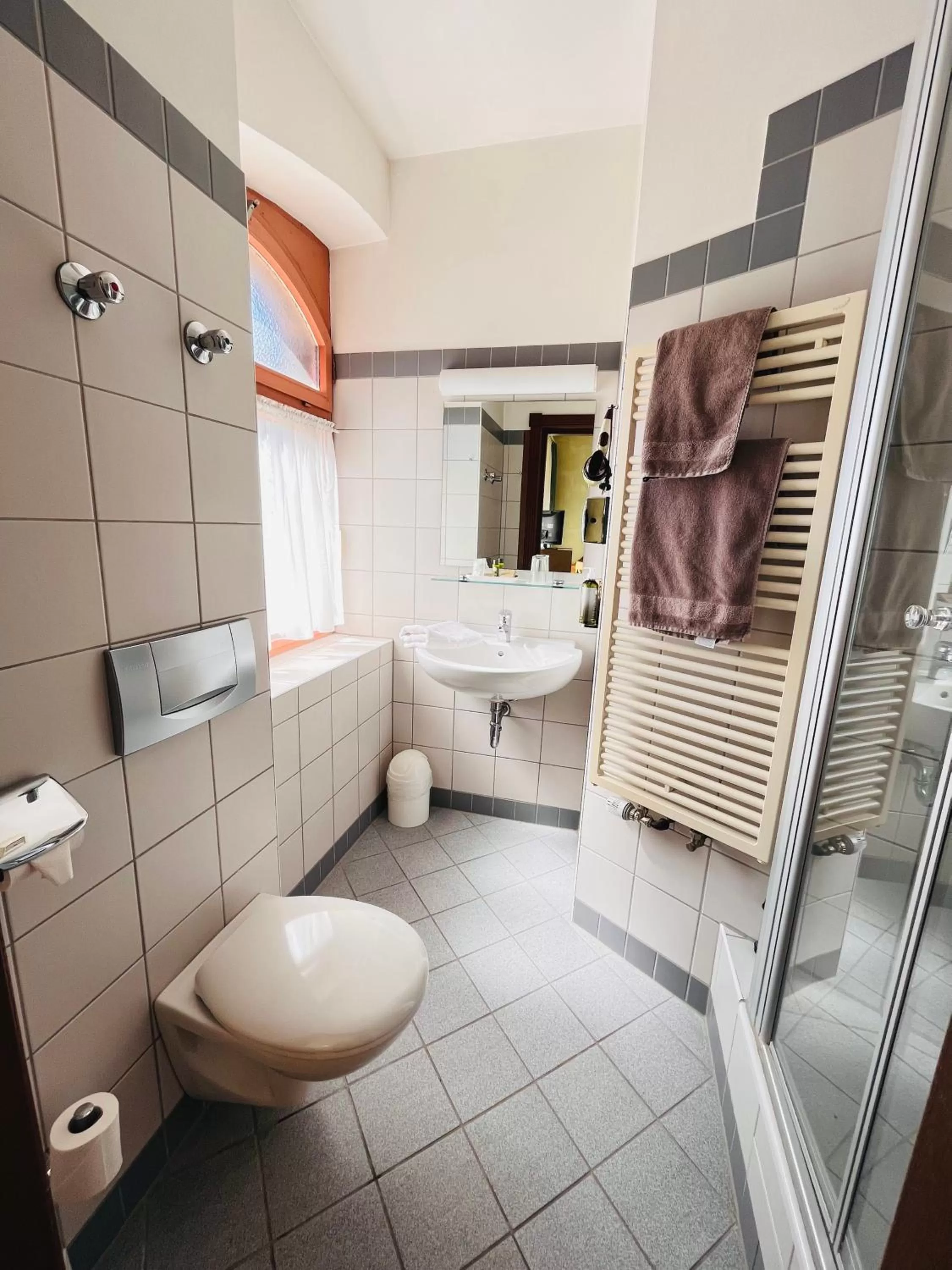 Shower in Hotel Hoepfner Burghof