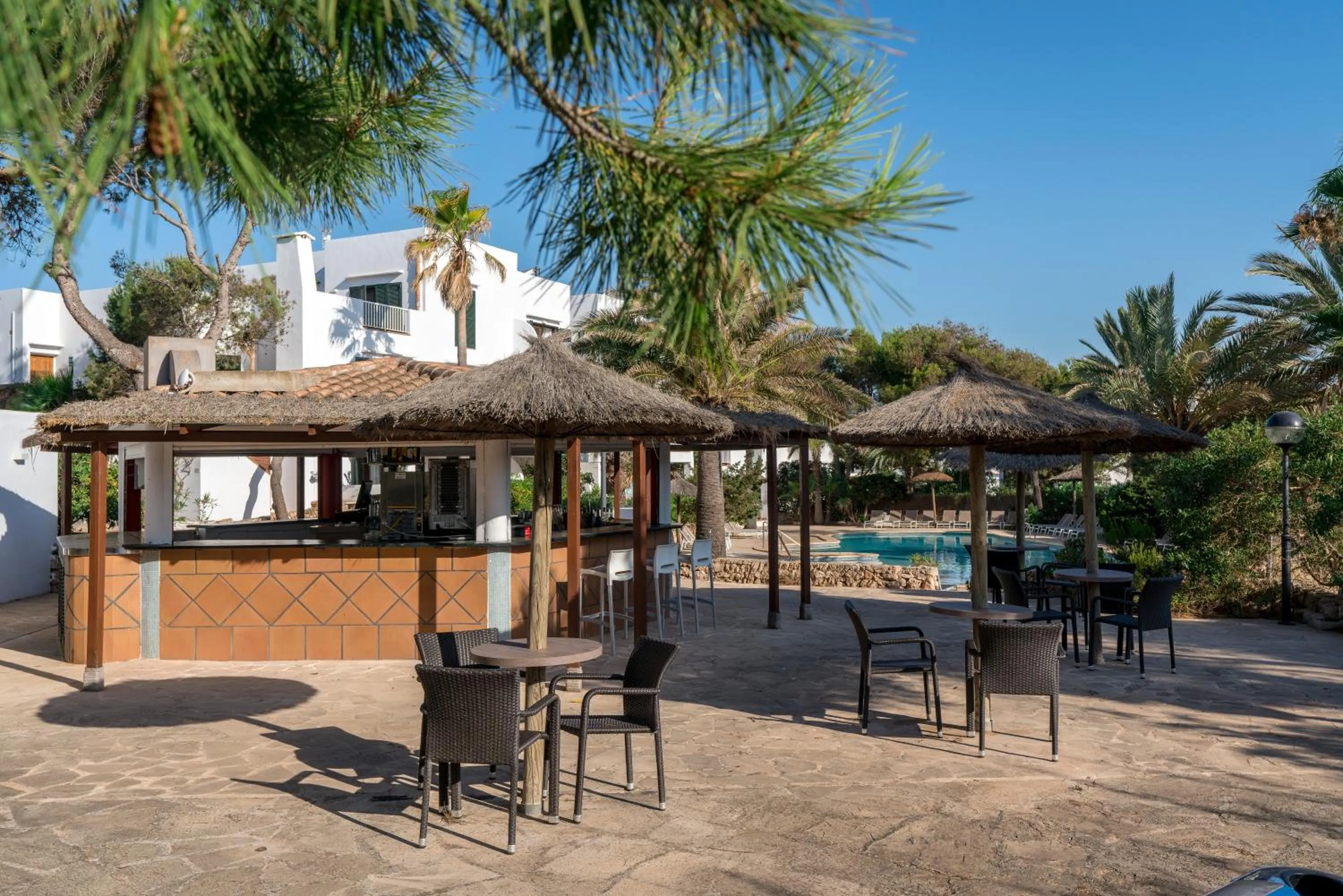 Swimming pool in Alua Suites Las Rocas