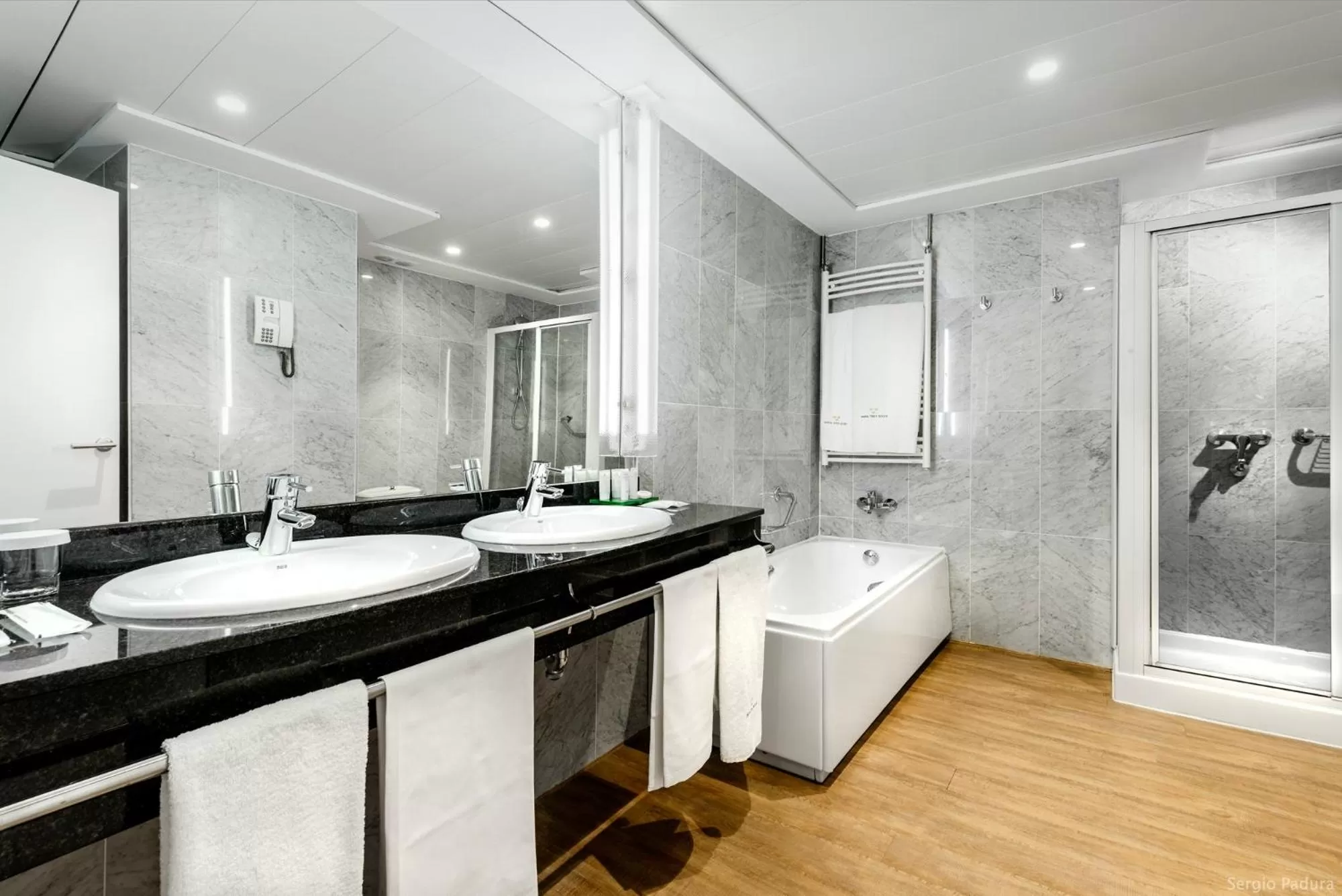 Bathroom in Hotel Tres Reyes Pamplona